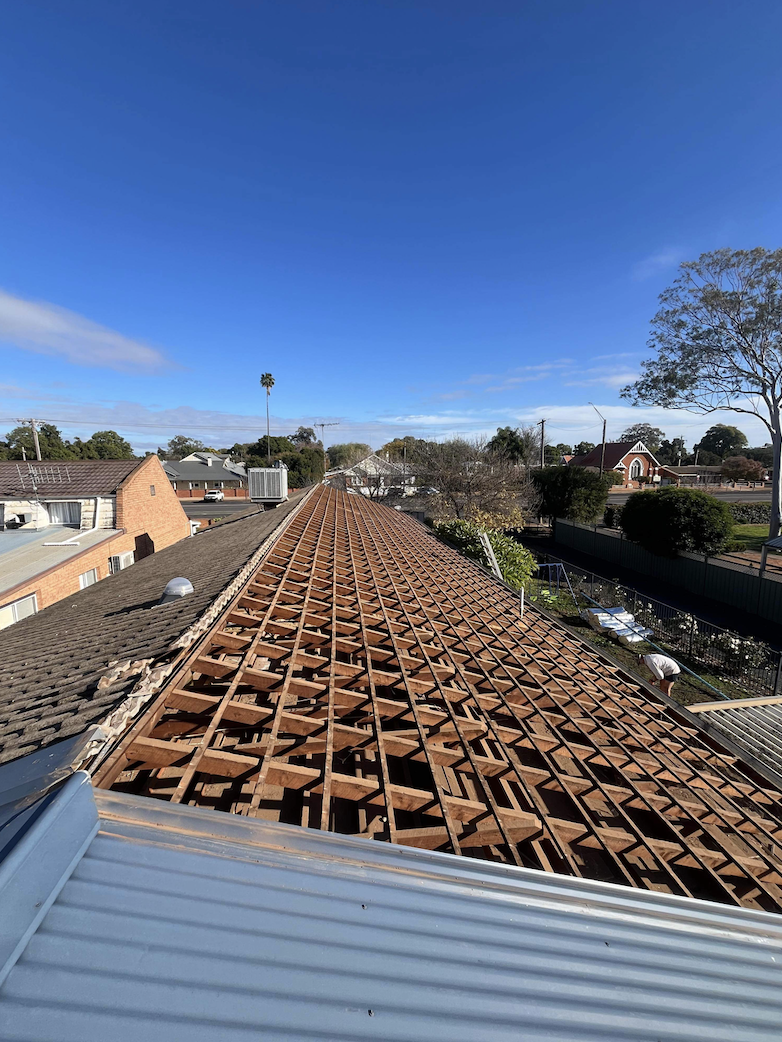 Completed metal roof spanning the full width of the Narromine home