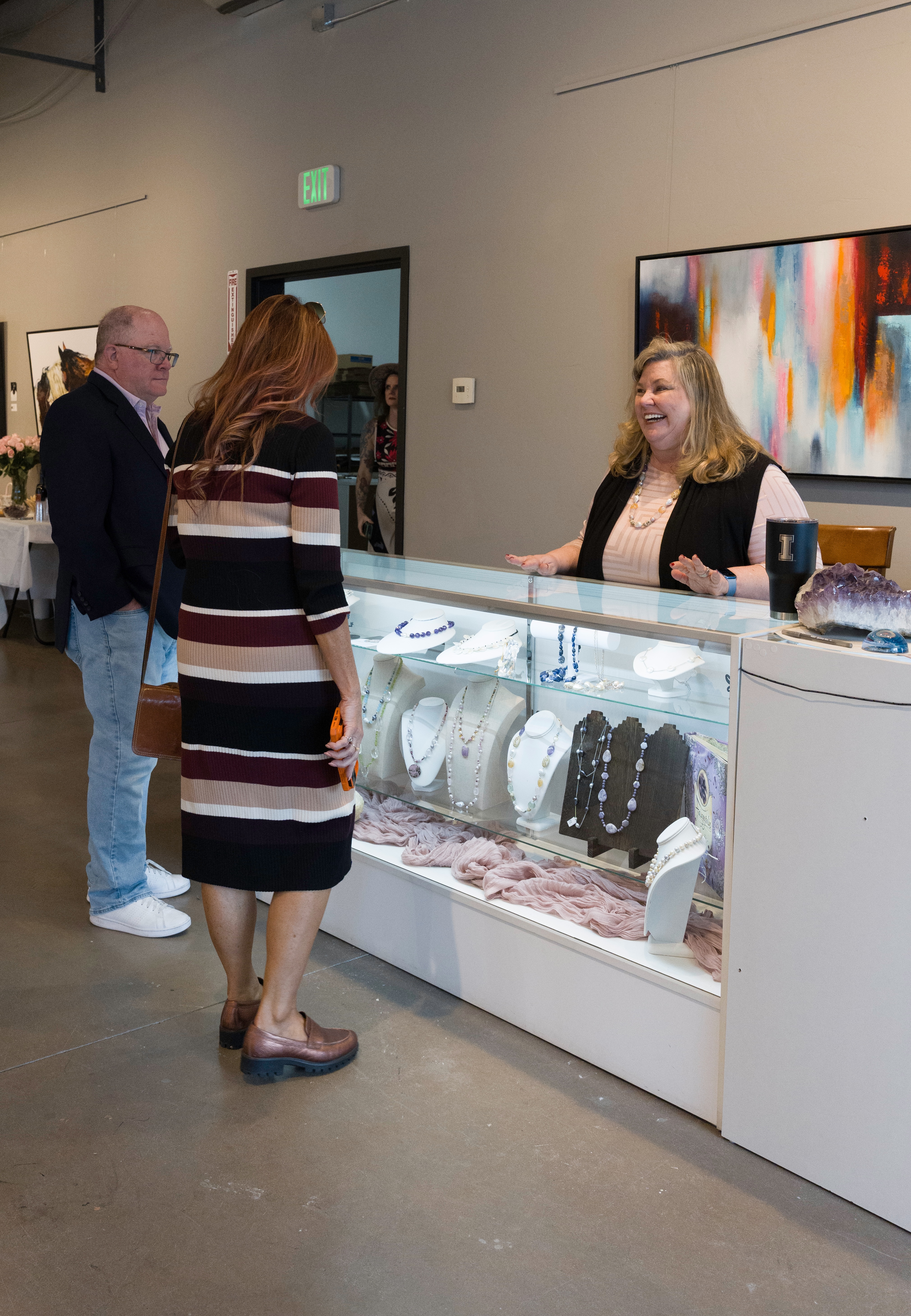 elizabeth van tassel designing custom gemstone jewelry in a gallery setting