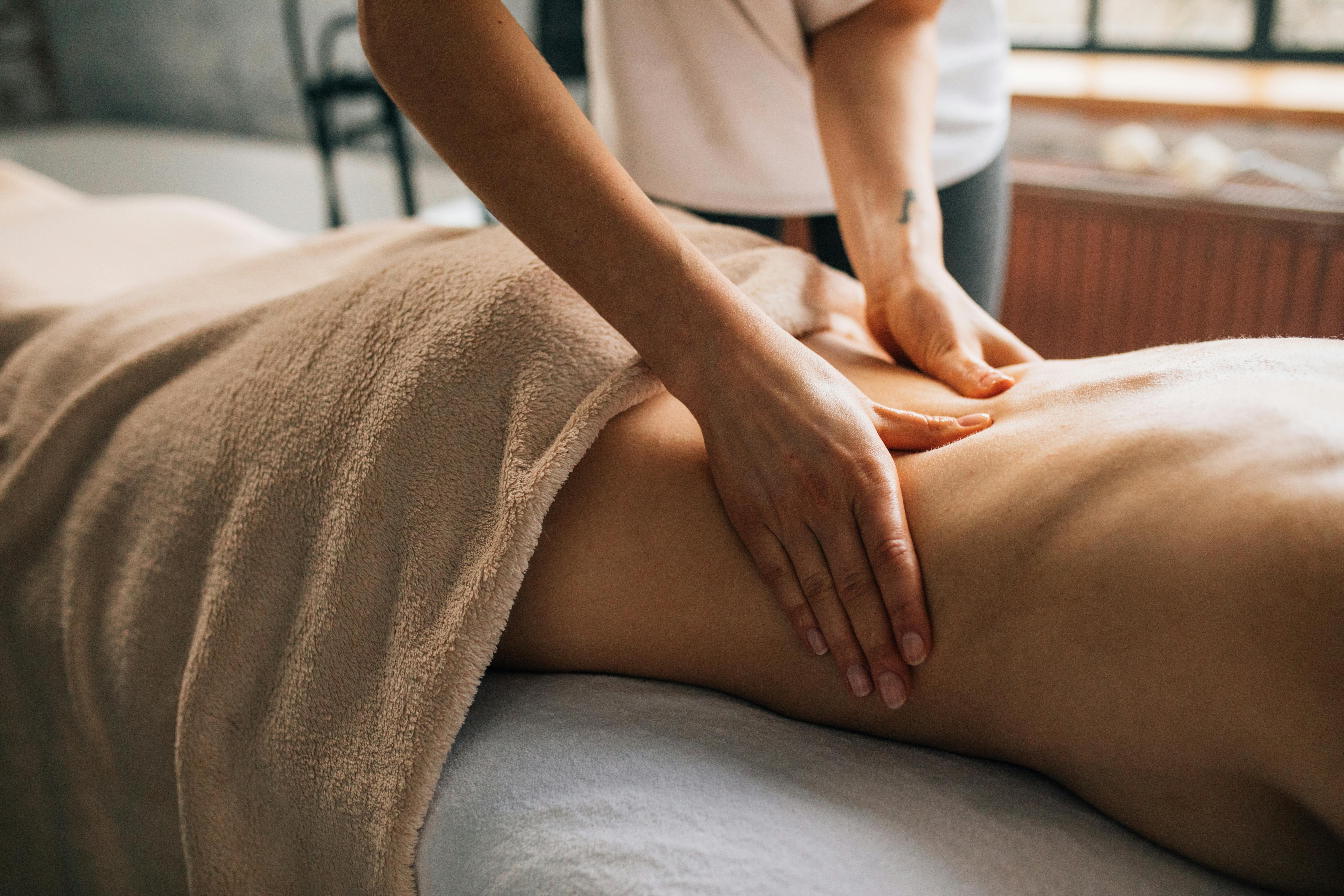 A Creuynni practitioner delivering professional massage therapy, hands-on care for individuals
