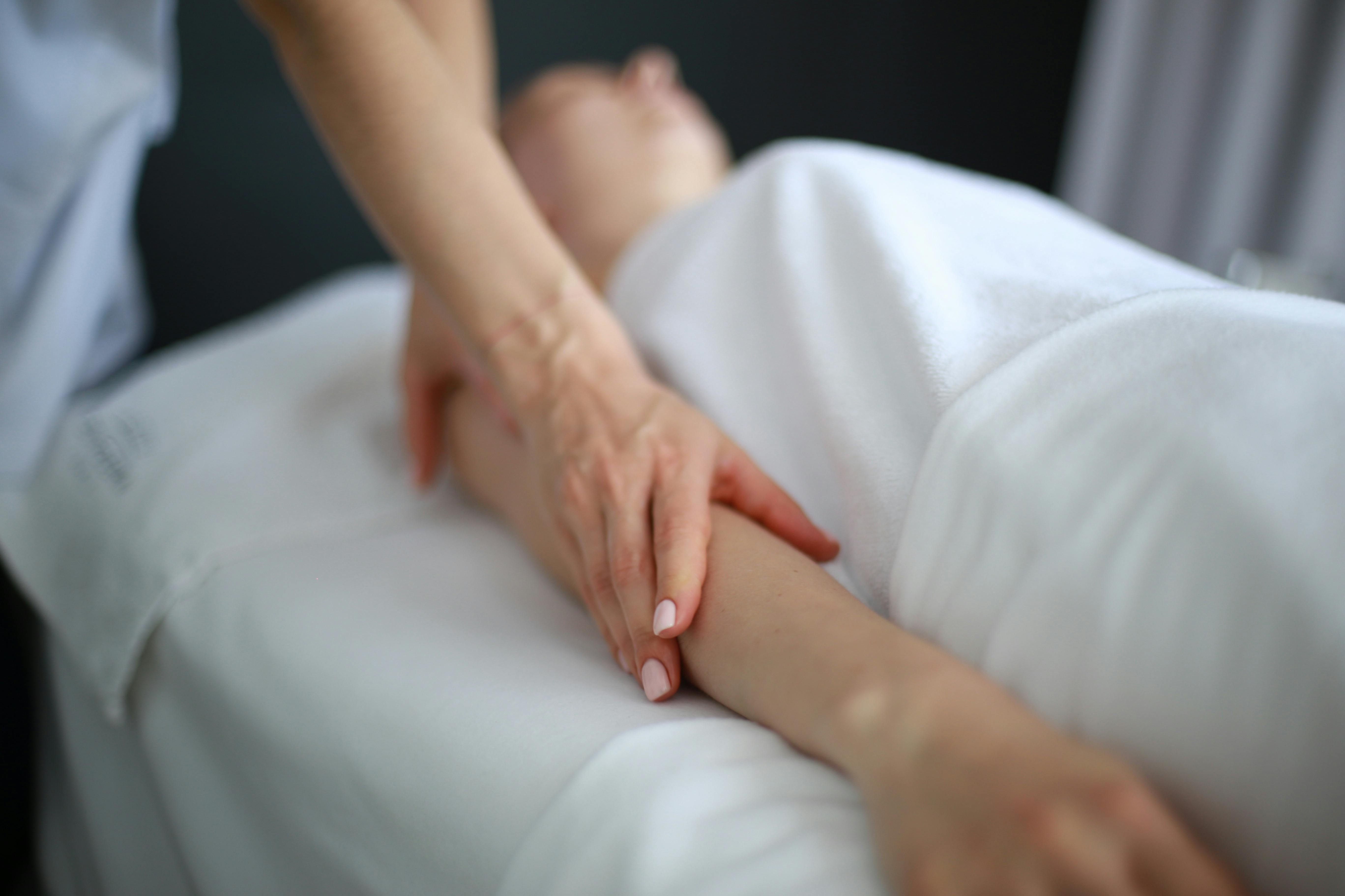 A Creuynni practitioner delivering professional massage therapy in a calm treatment room