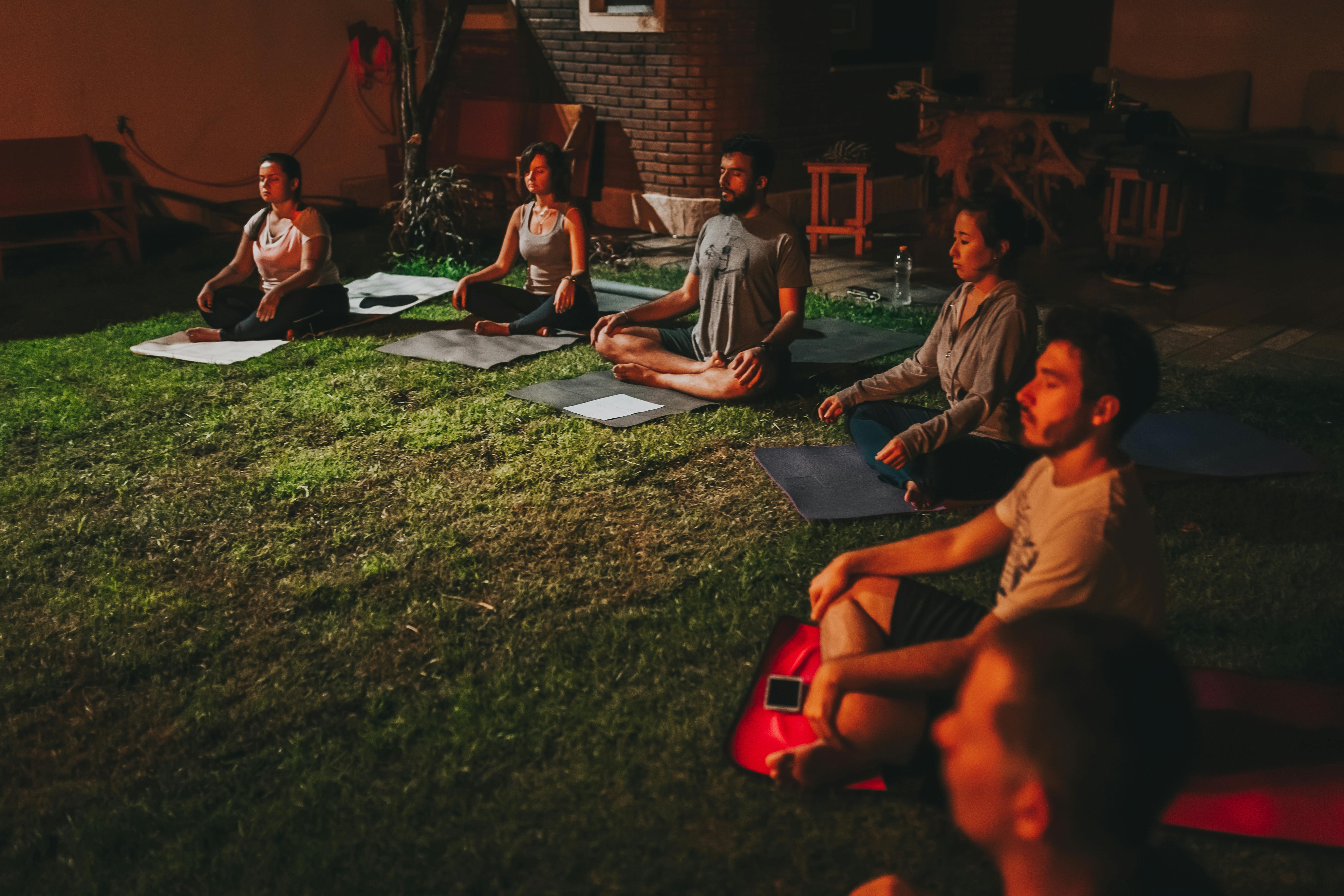 A community gathering at a Creuynni event