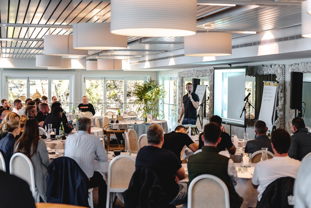 A full room of builders with Kurt on stage at last year's summit