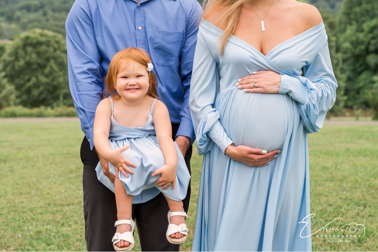 Family maternity portrait at Willow Springs Park in Johnson City, Tennessee