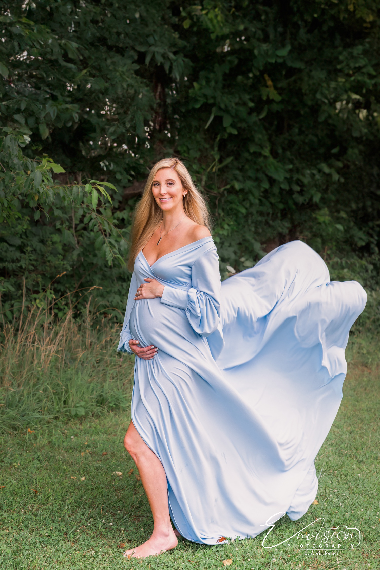 Expectant mother during a family maternity session at Willow Springs Park