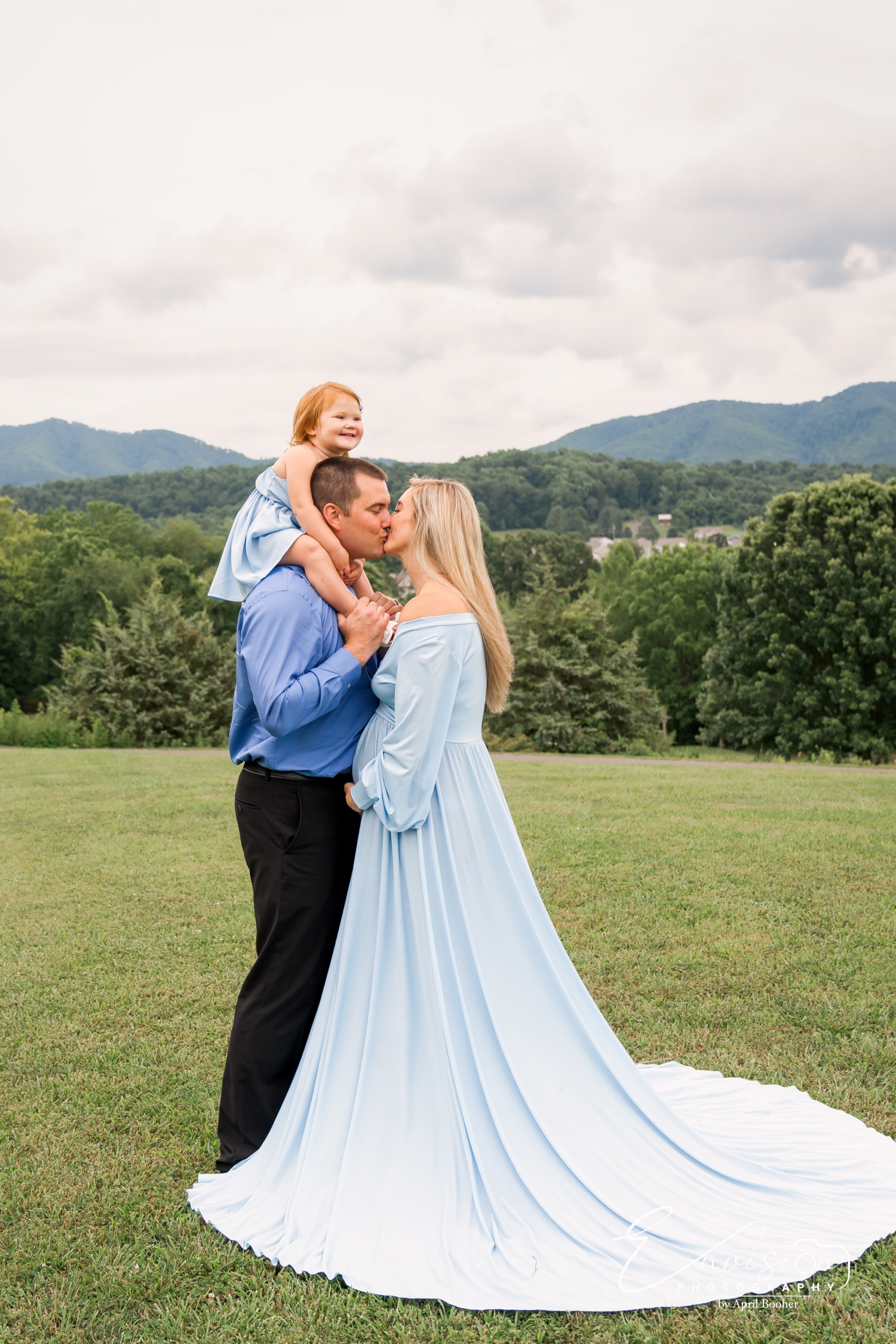 Mother-to-be and family photographed in soft natural surroundings