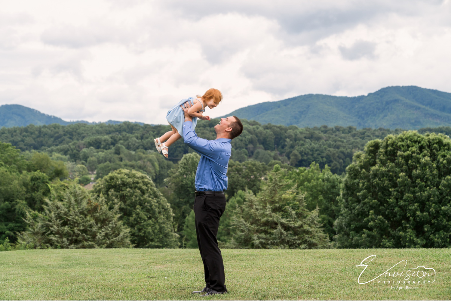 Family celebrating a new chapter with maternity portraits