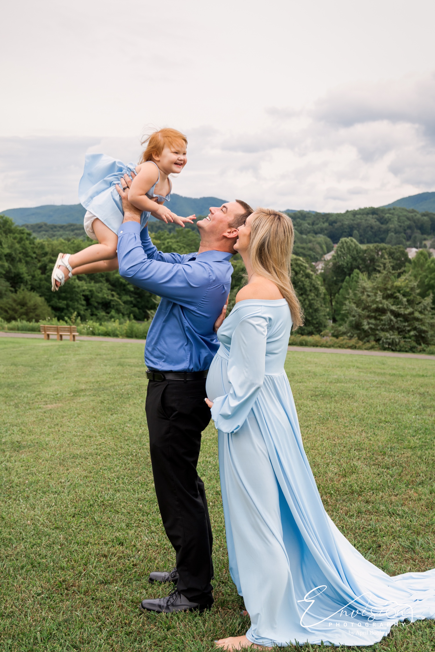 Outdoor maternity photography for a growing Johnson City family