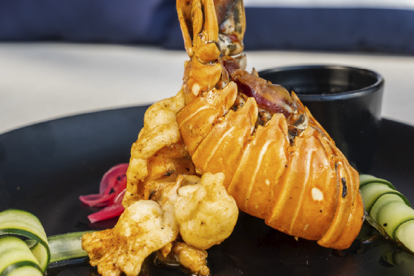 Gastronomía caribeña en Cartagena frente al mar