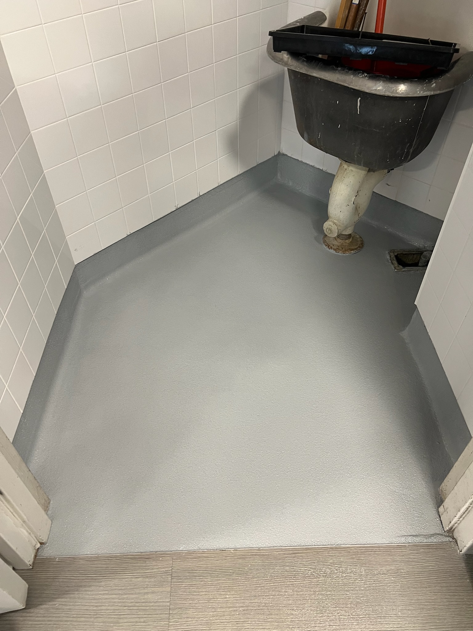 Solid color epoxy floor project