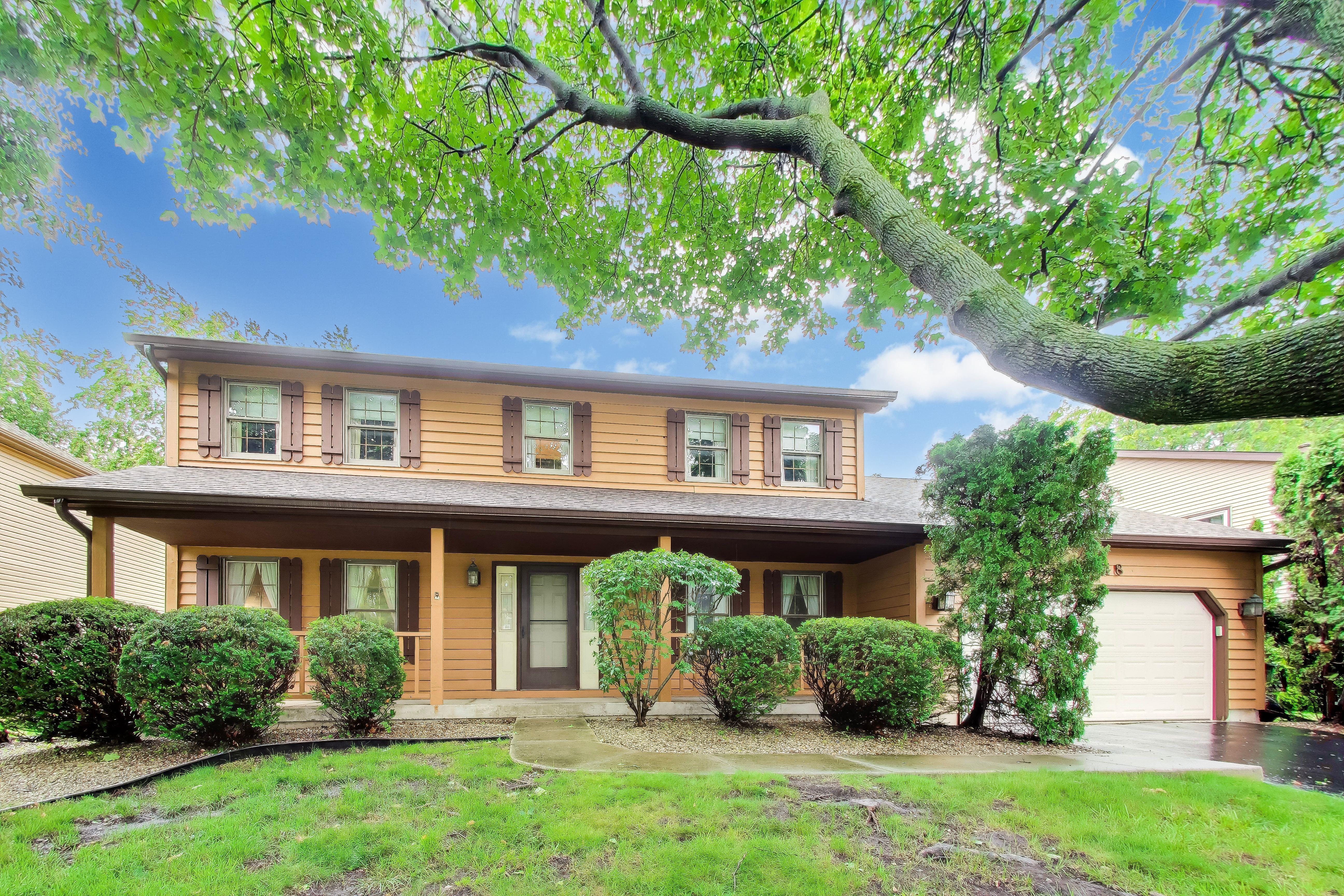 Eagle Chase in North Naperville features established single-family homes in a convenient 60563 location near parks, shopping, Downtown Naperville, and major transportation routes