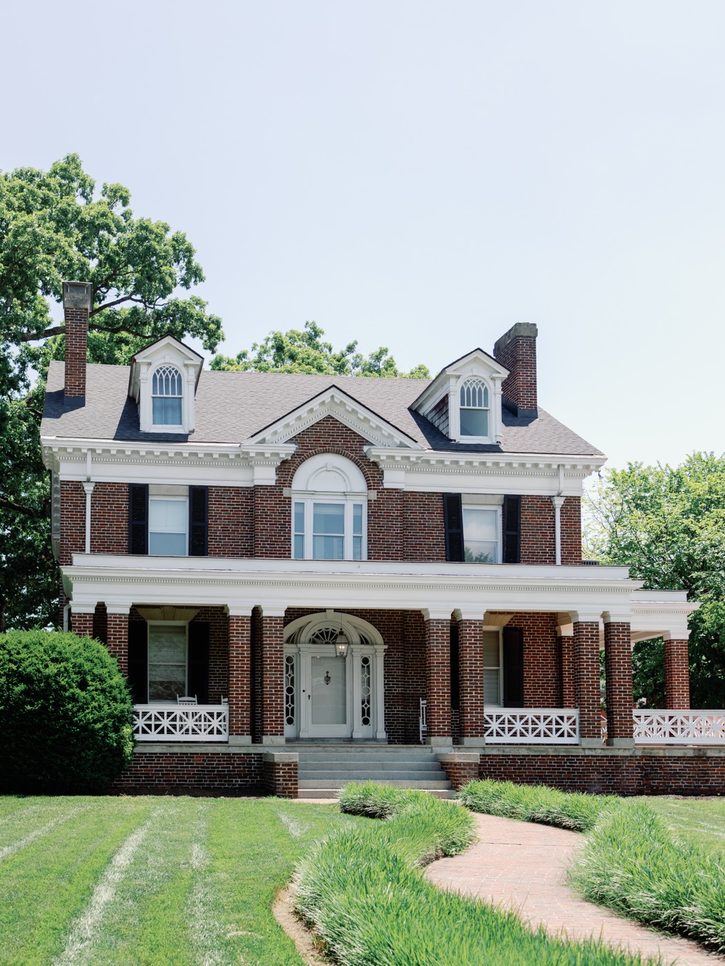 Front view of Bent Oaks Manor for a Roanoke all-inclusive wedding venue comparison