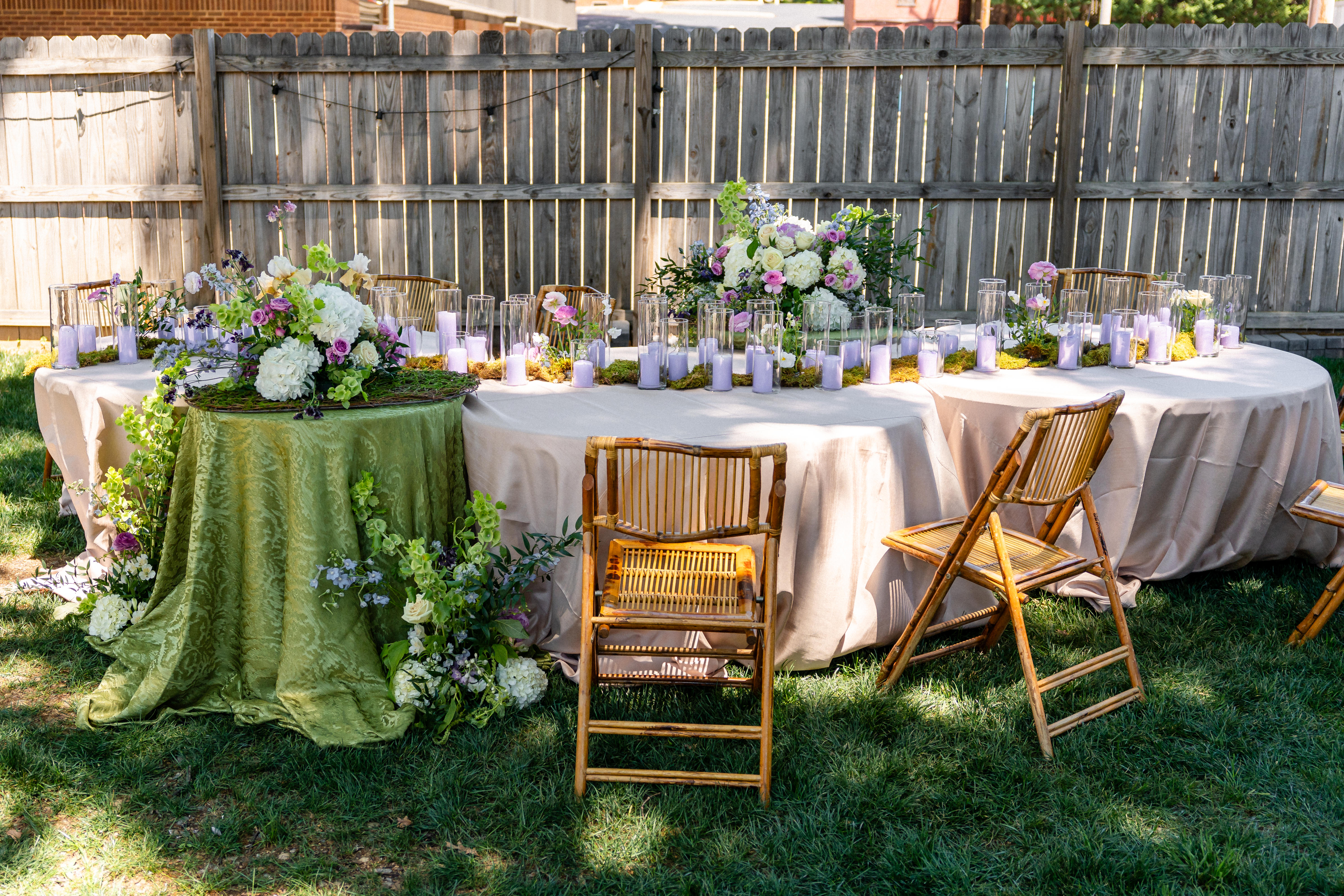 Floral table arrangement for wedding reception at bent oaks manor
