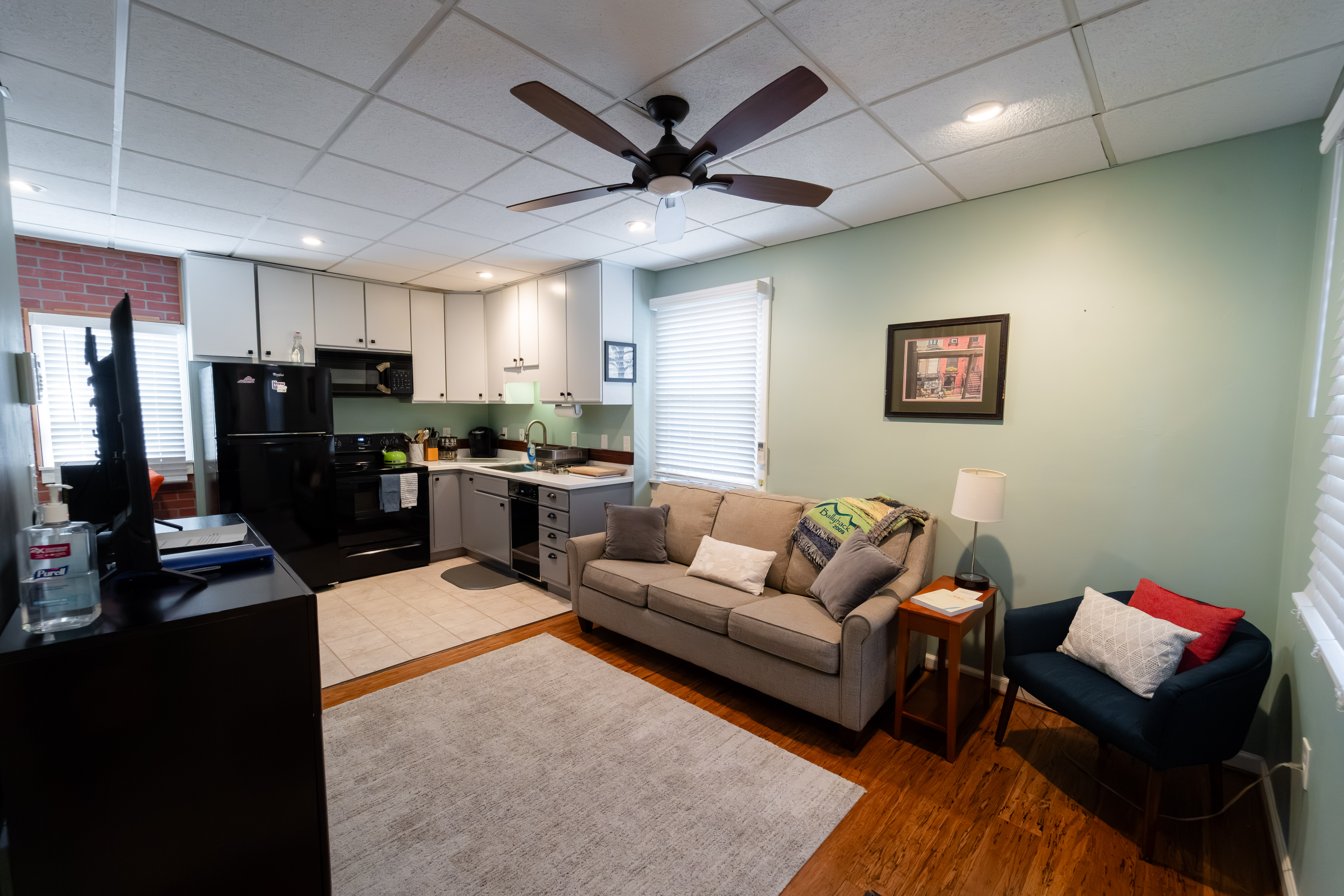 Bent Oaks Manor lodging room in Roanoke Virginia with a kitchenette sofa and seating area