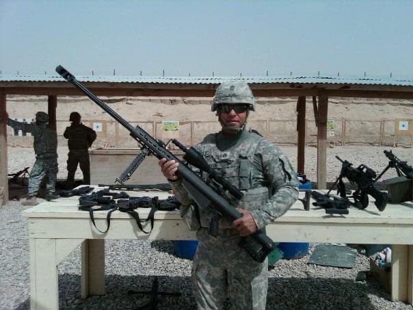 Dennis durante su etapa militar