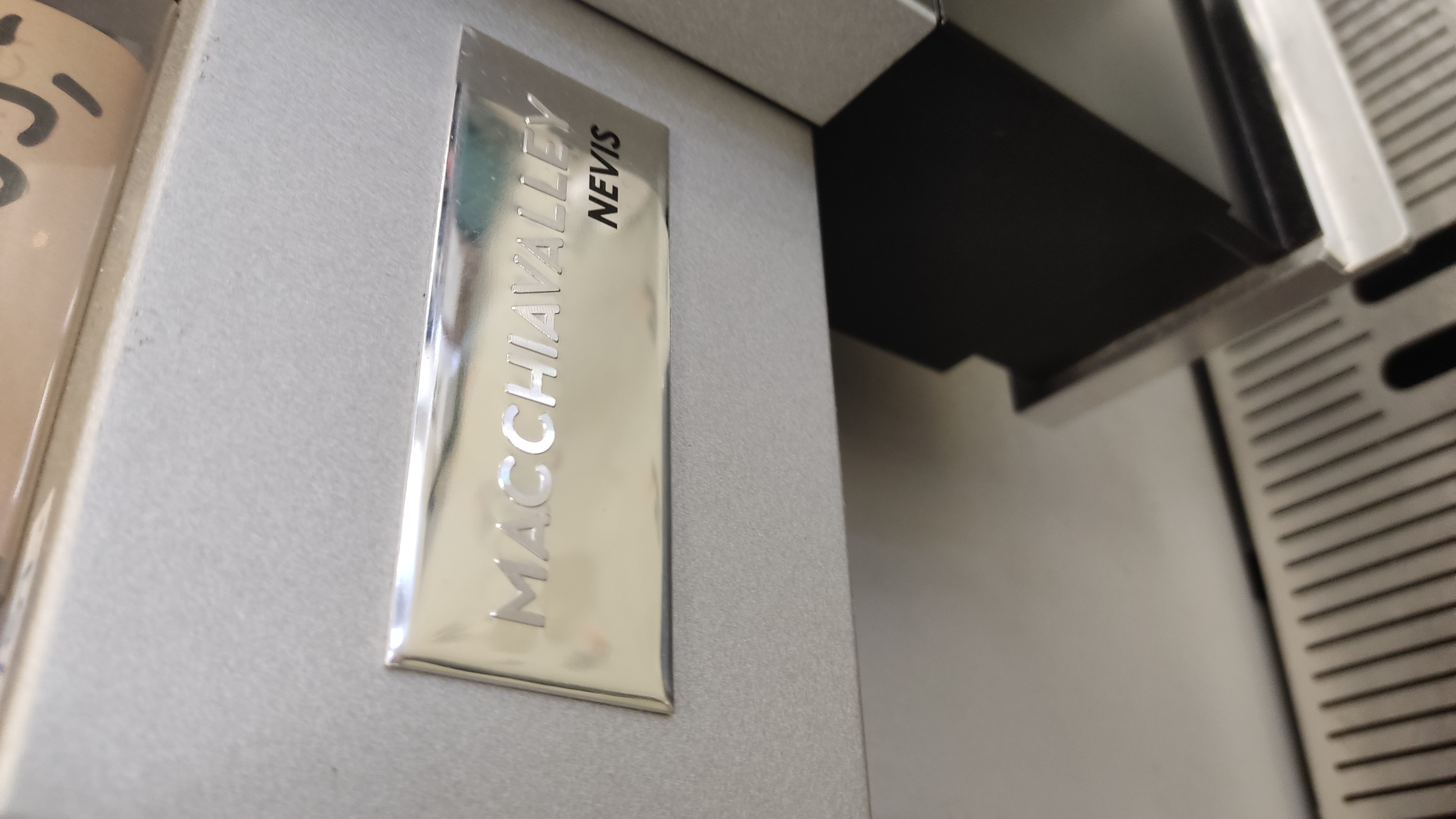 Macchiavalley Nevis Professional
