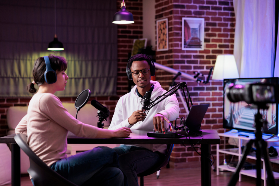 The Evolving Trends in Podcasting: How Audiences Are Growing