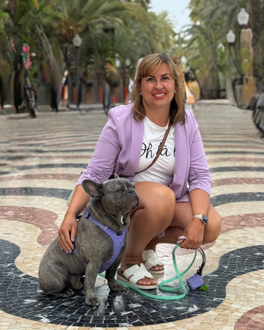 Fabiana Hyle med sin franska bulldog Diesel