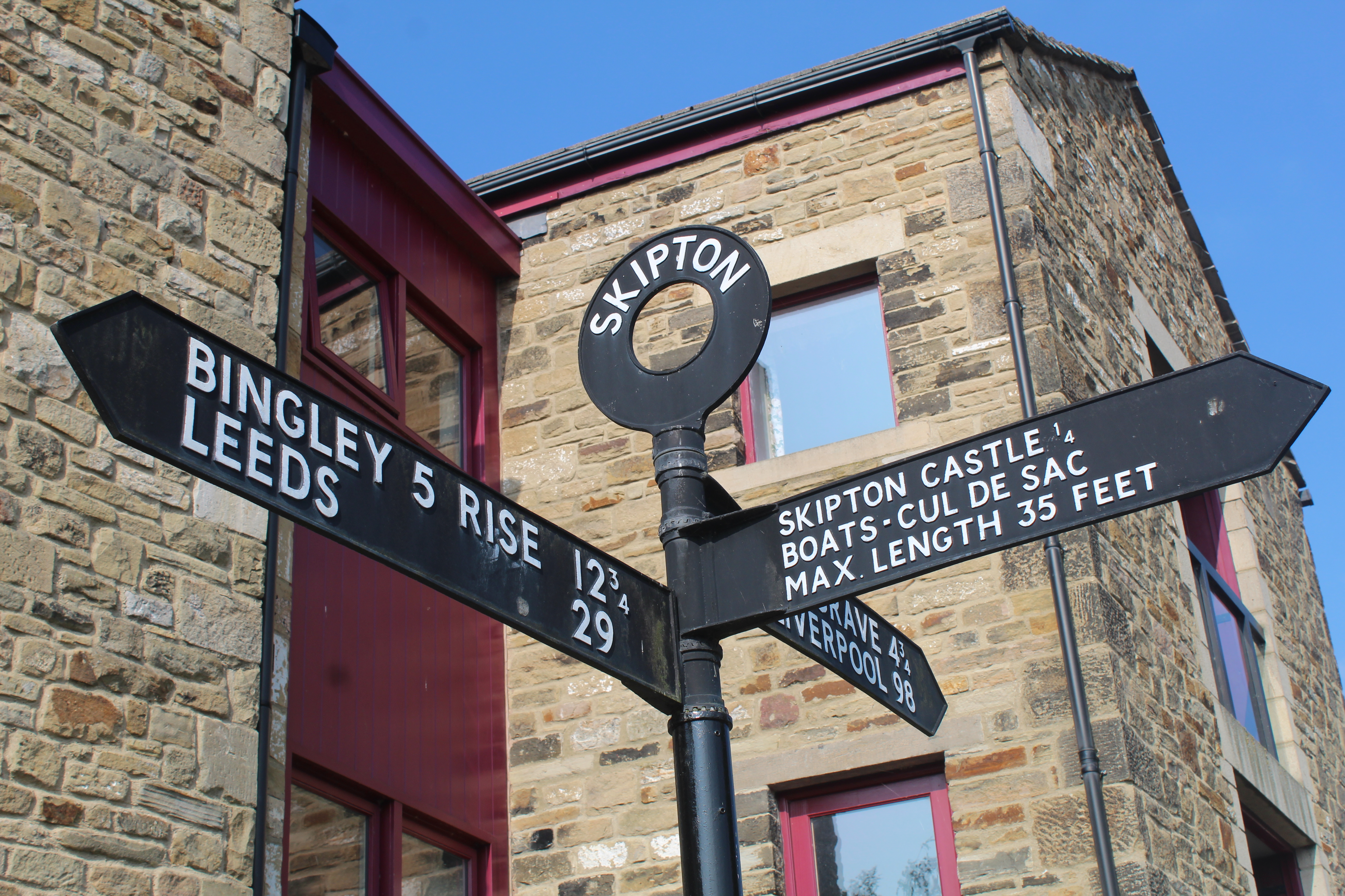 Signpost on the canal at Skipton Signpost on the canal at Skipton