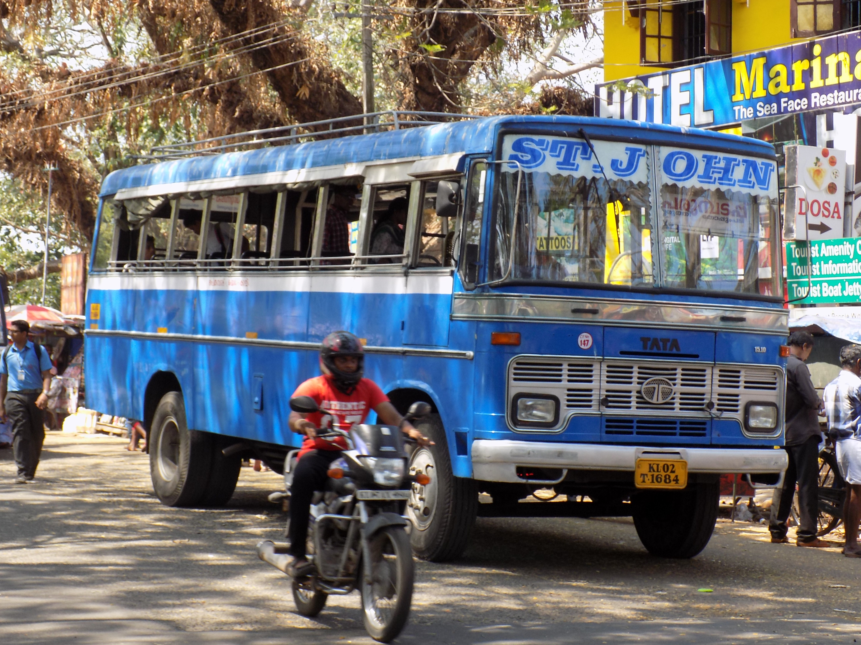 Colourful bus on the streets of Cochin