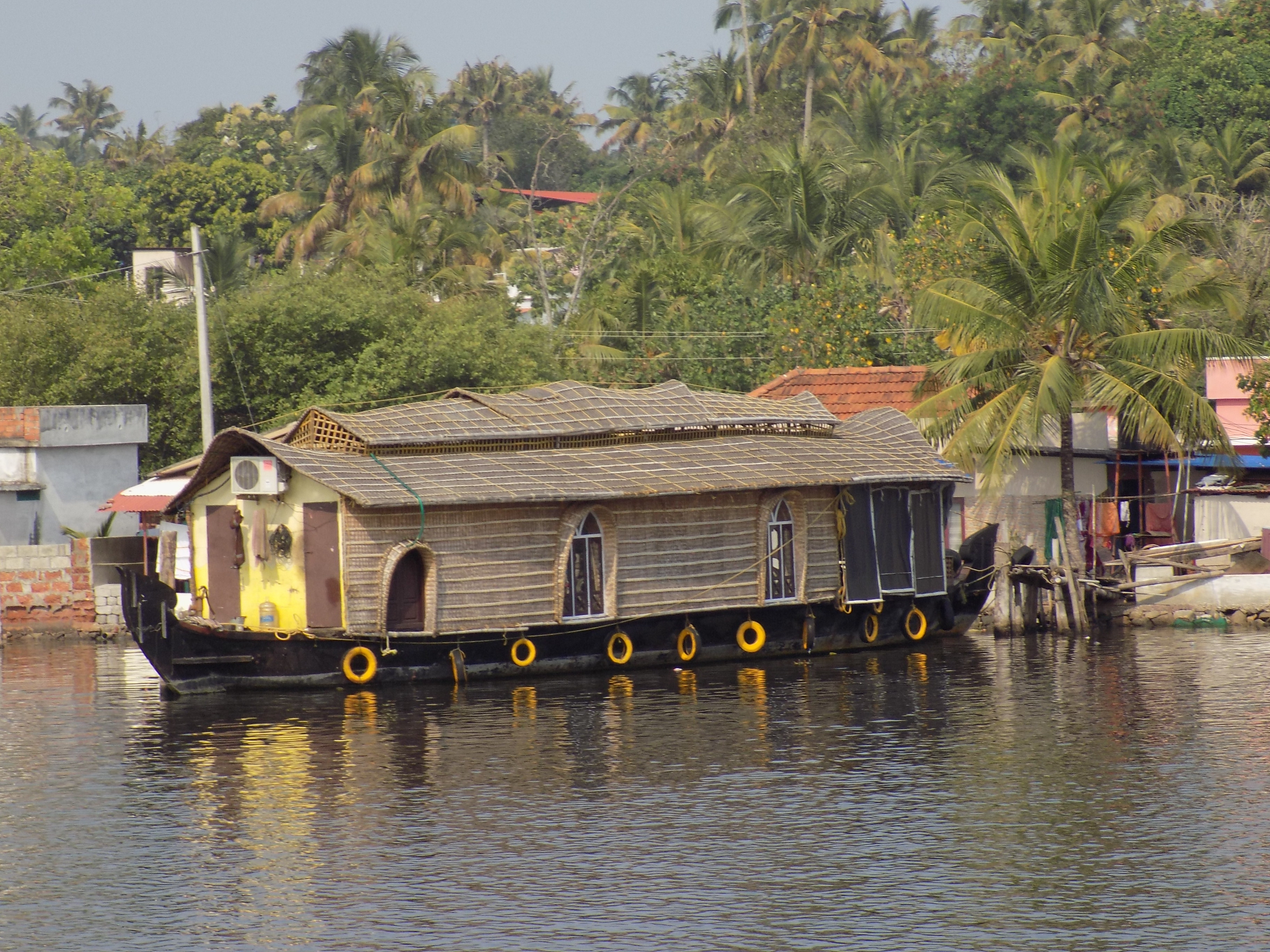 The houseboat we got a lift on