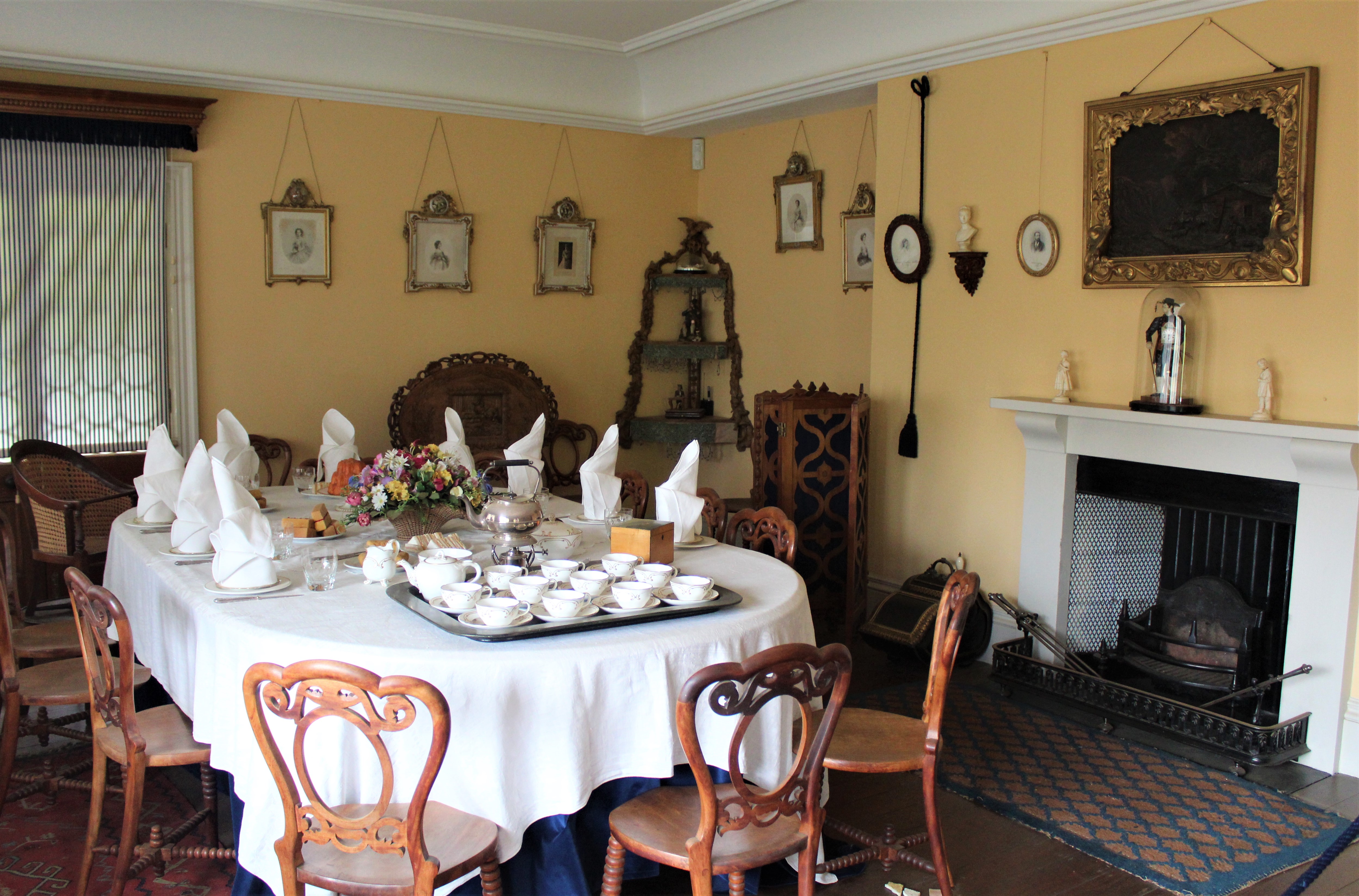 Dining room at Swiss Cottage Dining room at Swiss Cottage