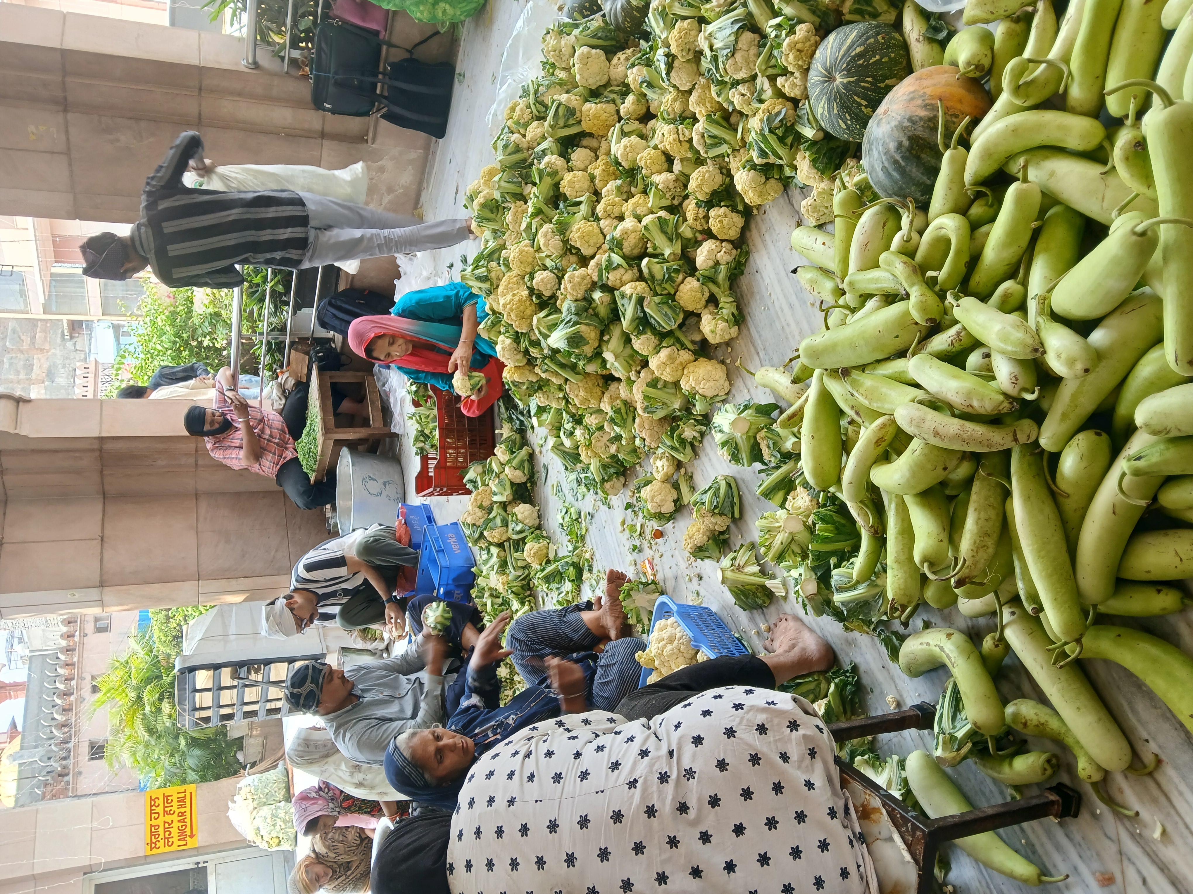 Preparing vegetables at the langar