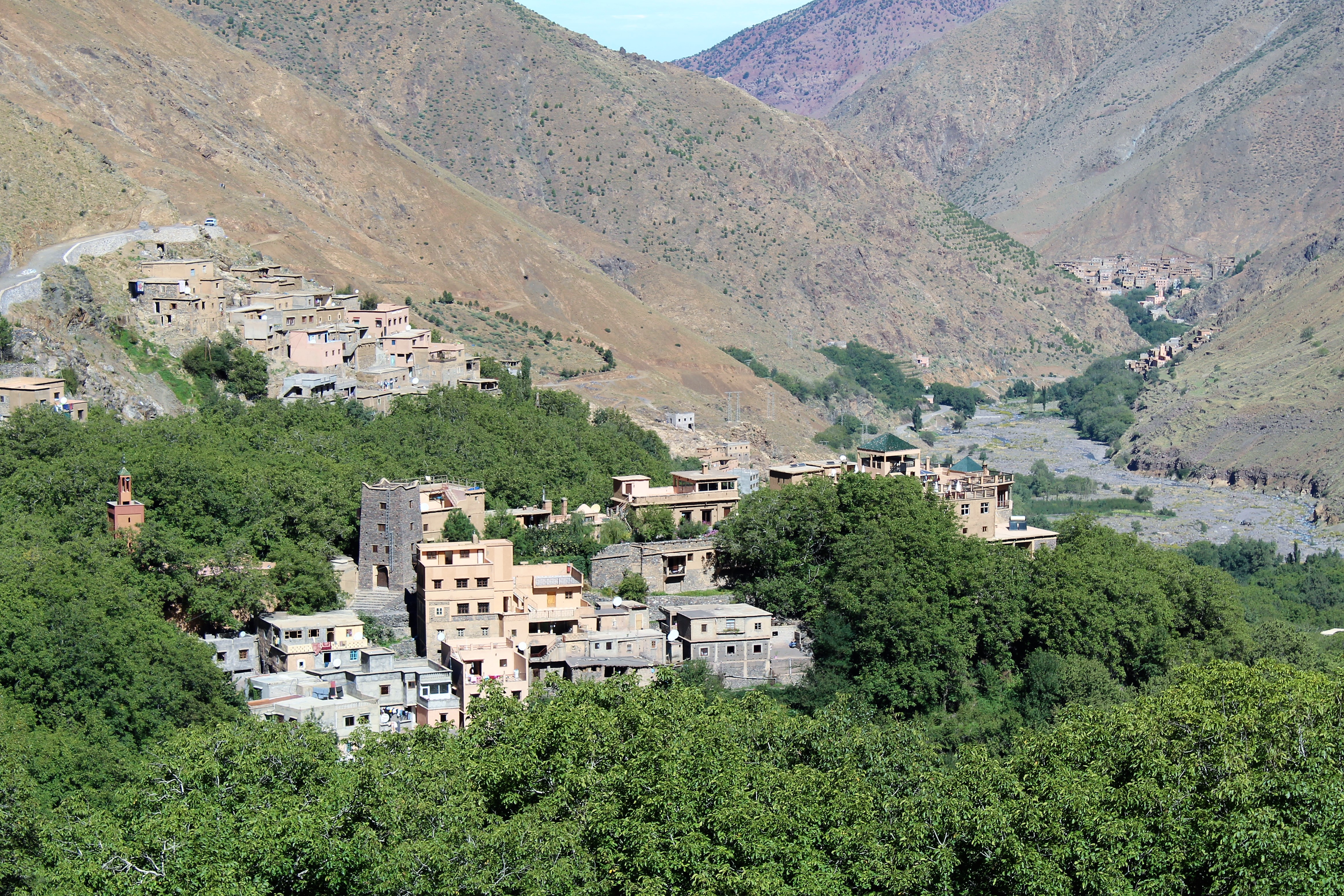 Stunning scenery as we climbed up to Aroumd