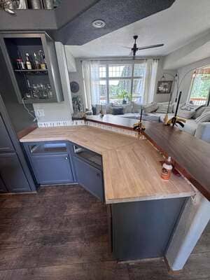 {{ custom_values.service_1 }} in {{custom_values.area_6})