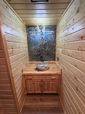 {{ custom_values.service_1 }} in {{custom_values.area_6})