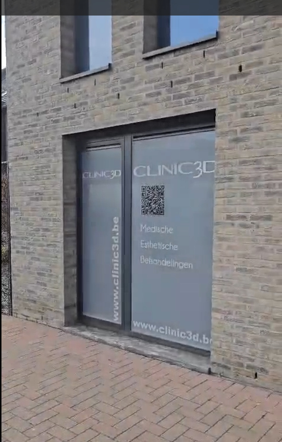 De ingang van clinic3d, medisch-esthetische kliniek in Hasselt