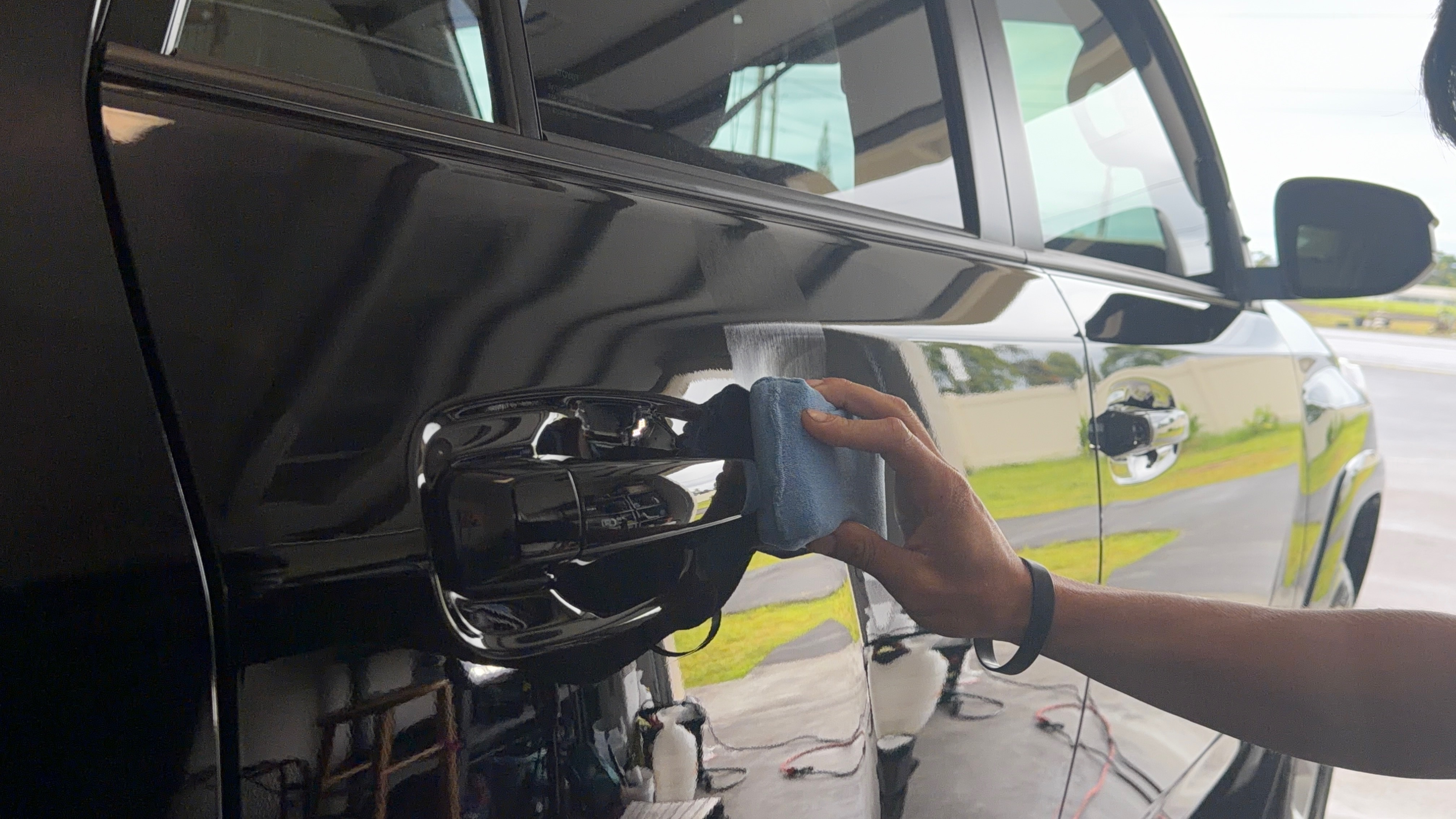Glass-deep gloss on a coated car