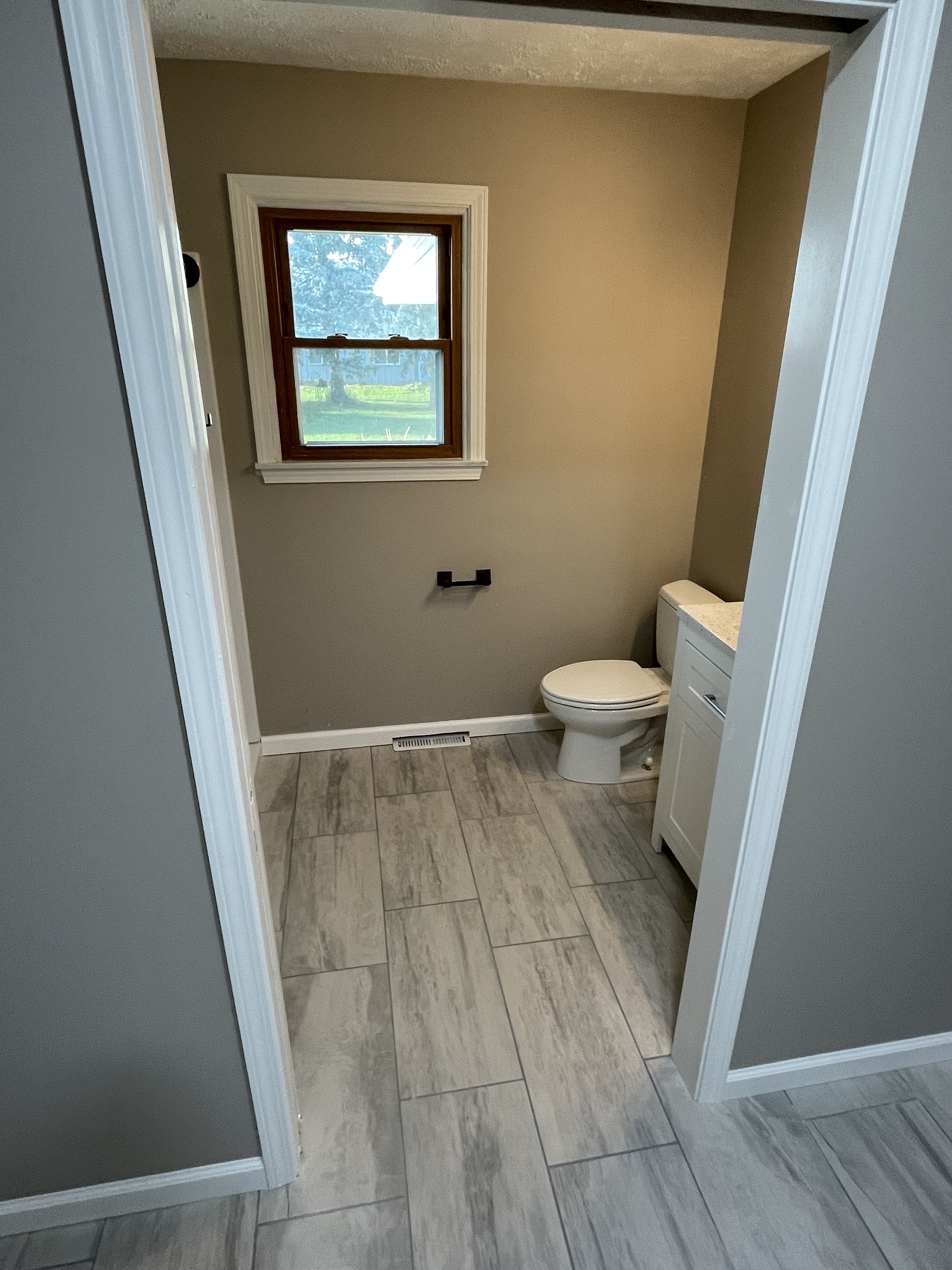Bathroom tile floor and entry