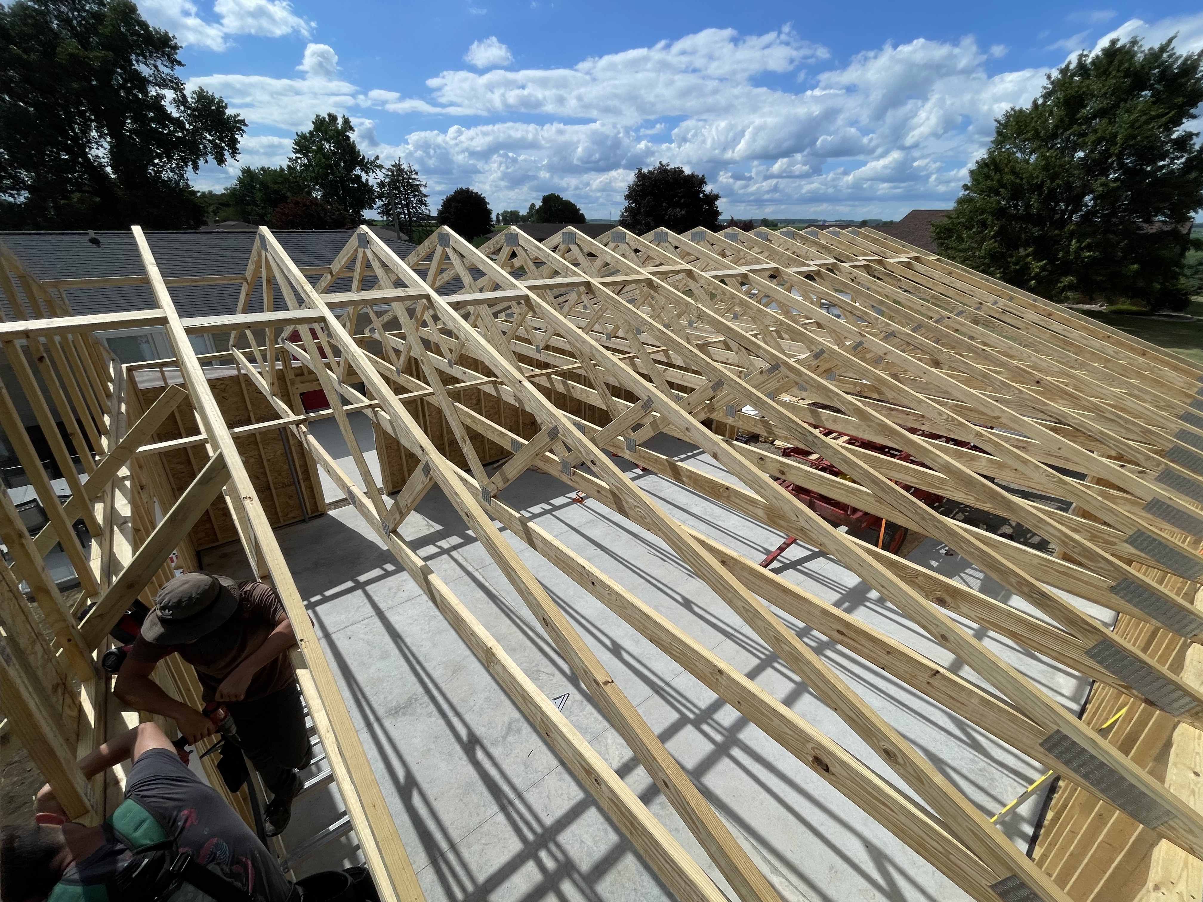 Garage roof trusses going up (work in progress)