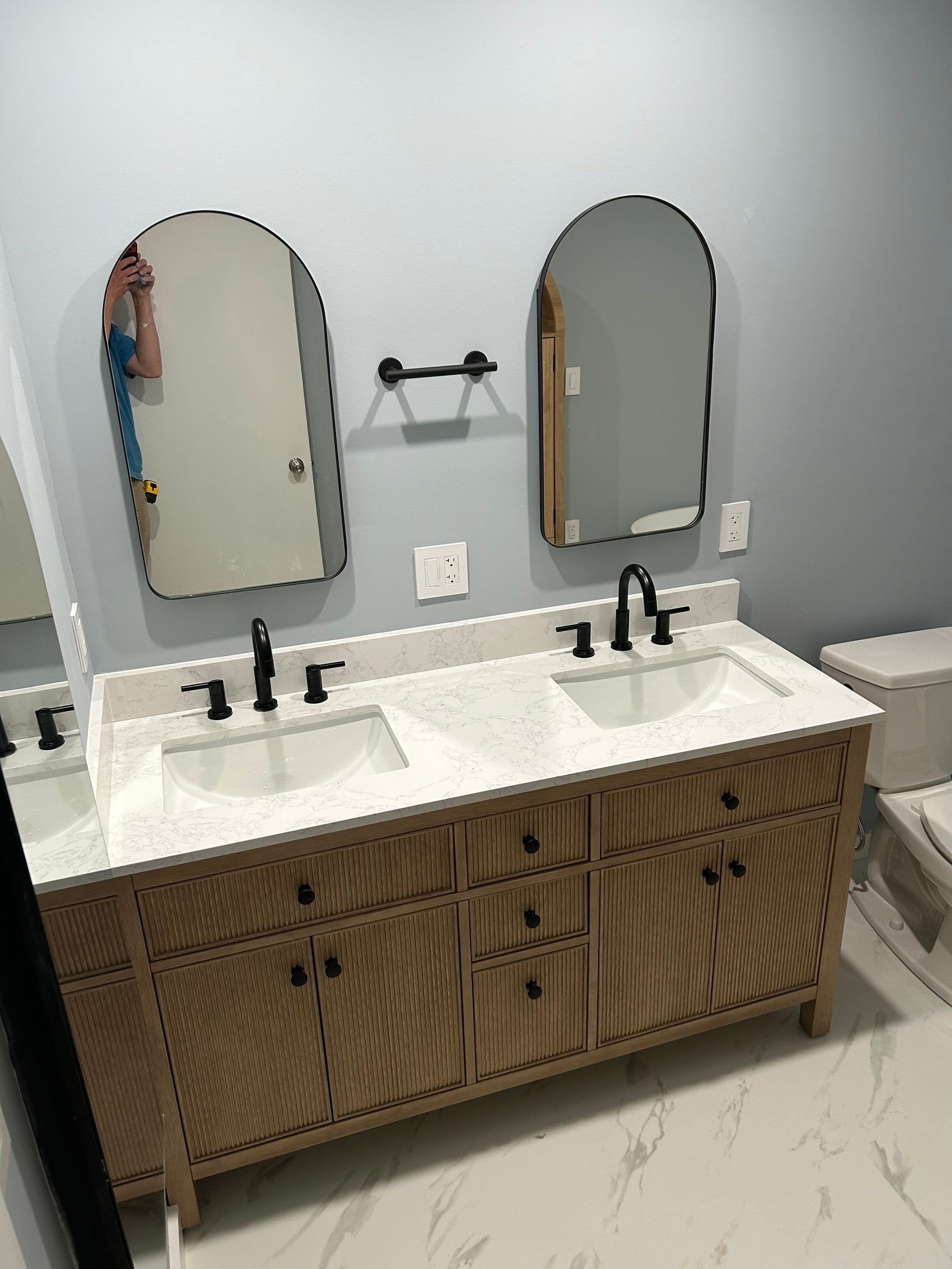 Double vanity with two mirrors