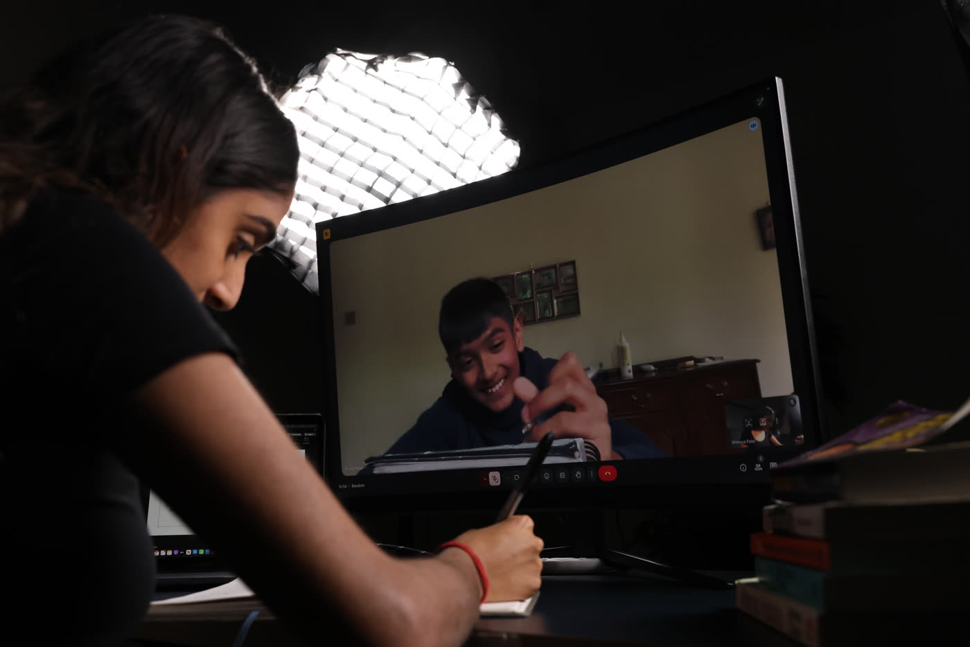A SmartX tutor teaching a student one-to-one online