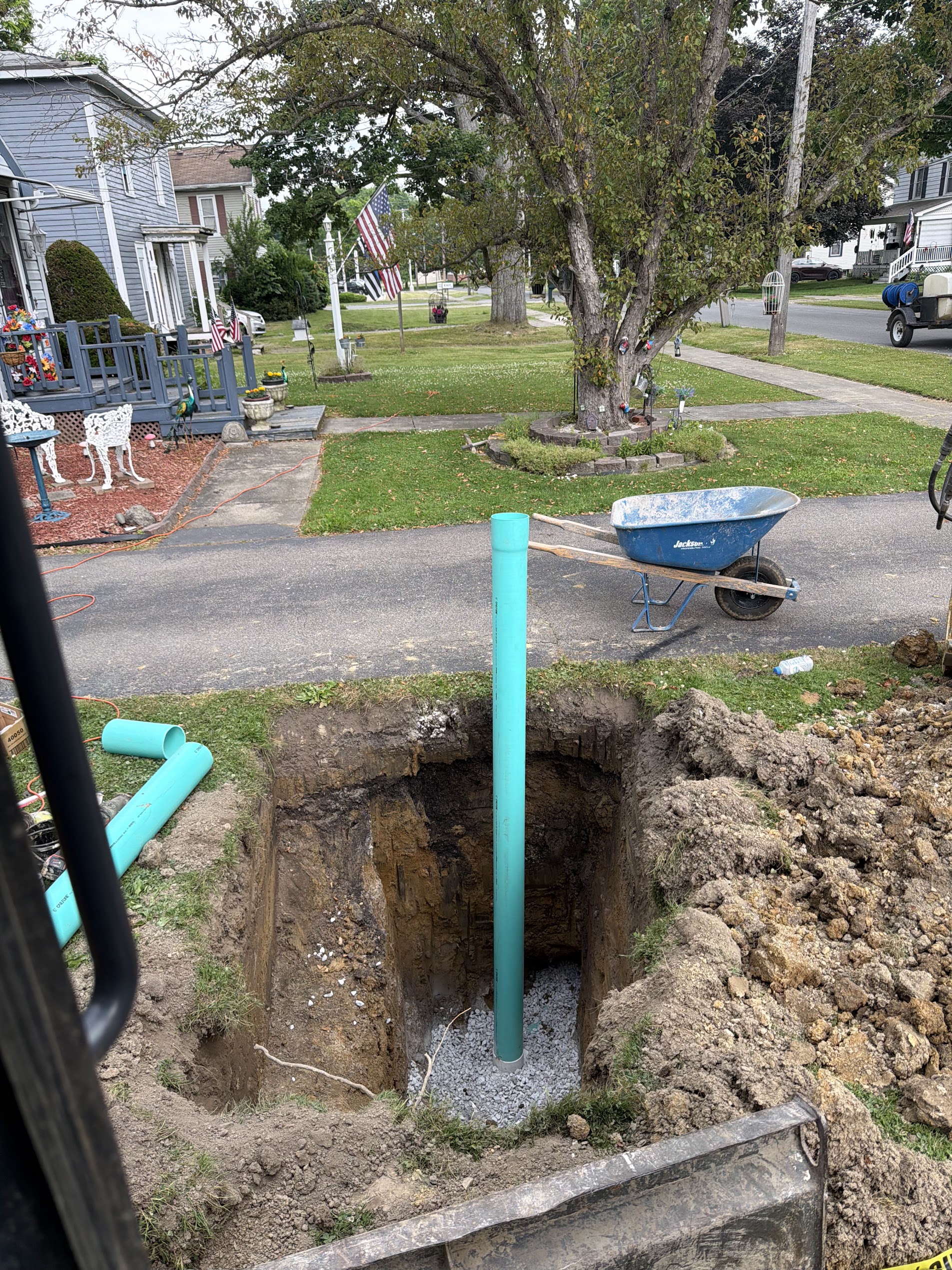 Excavated underground sewer line transition with cast-to-PVC coupling
