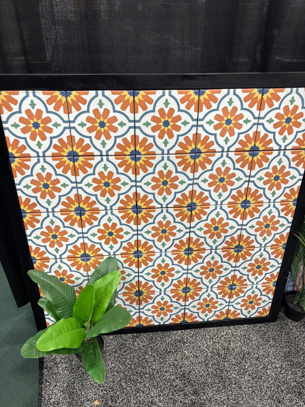 Floral pattern tile