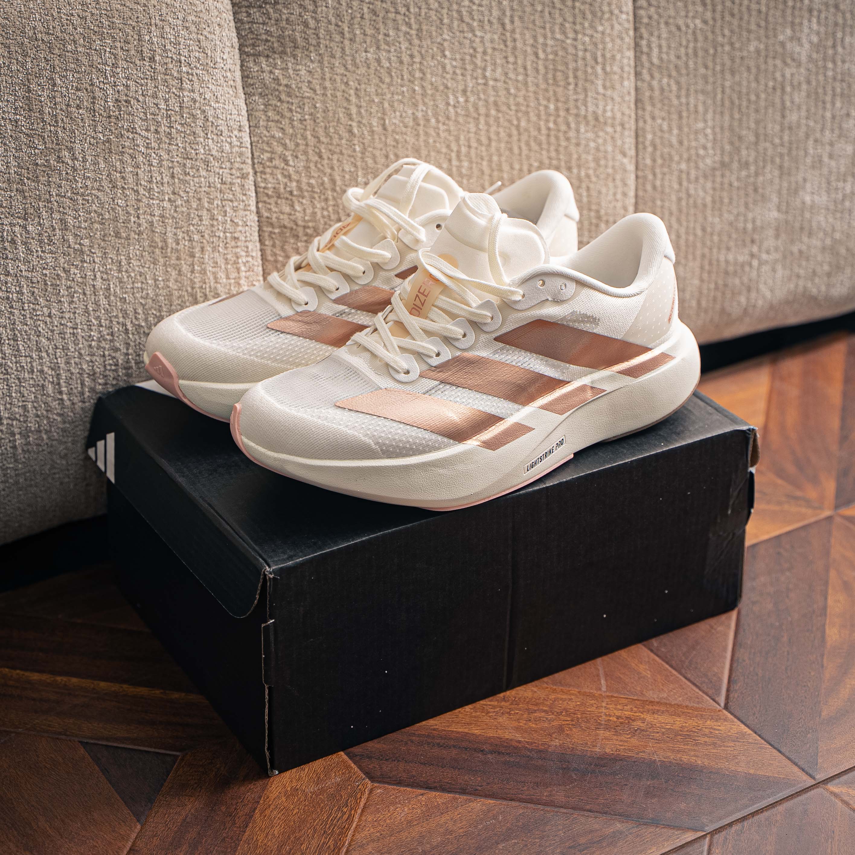 Adidas Adizero Evo SL — Branco e bronze