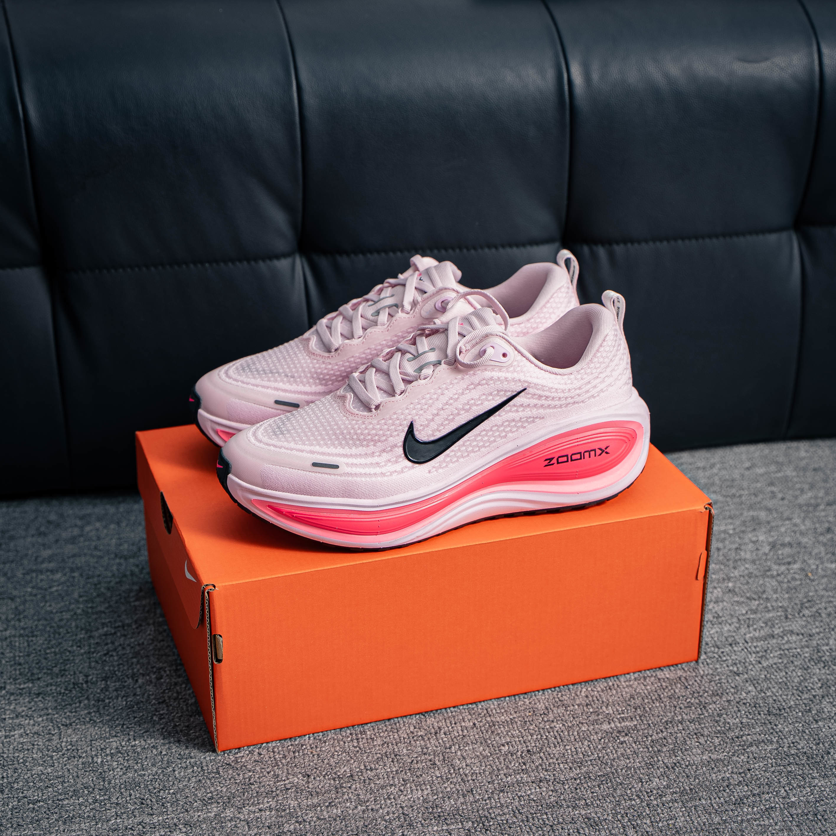 Nike Vomero Plus Run — Rosa