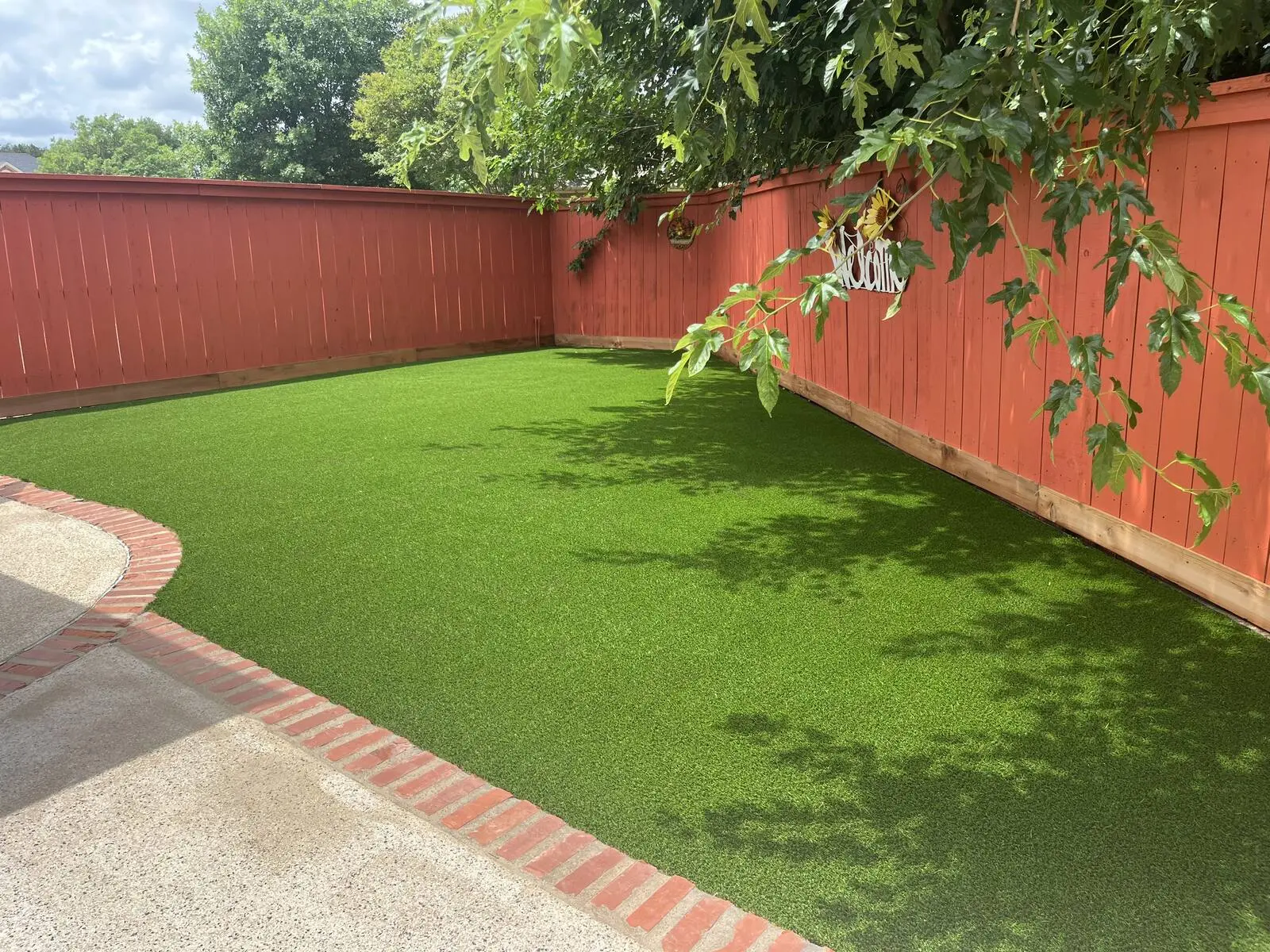 Pet turf dog run