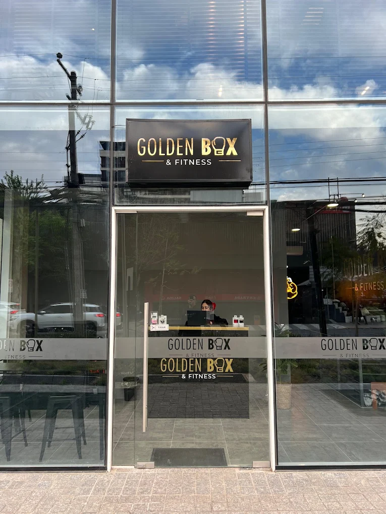Fachada y comunidad de Goldenbox en Asturias 77