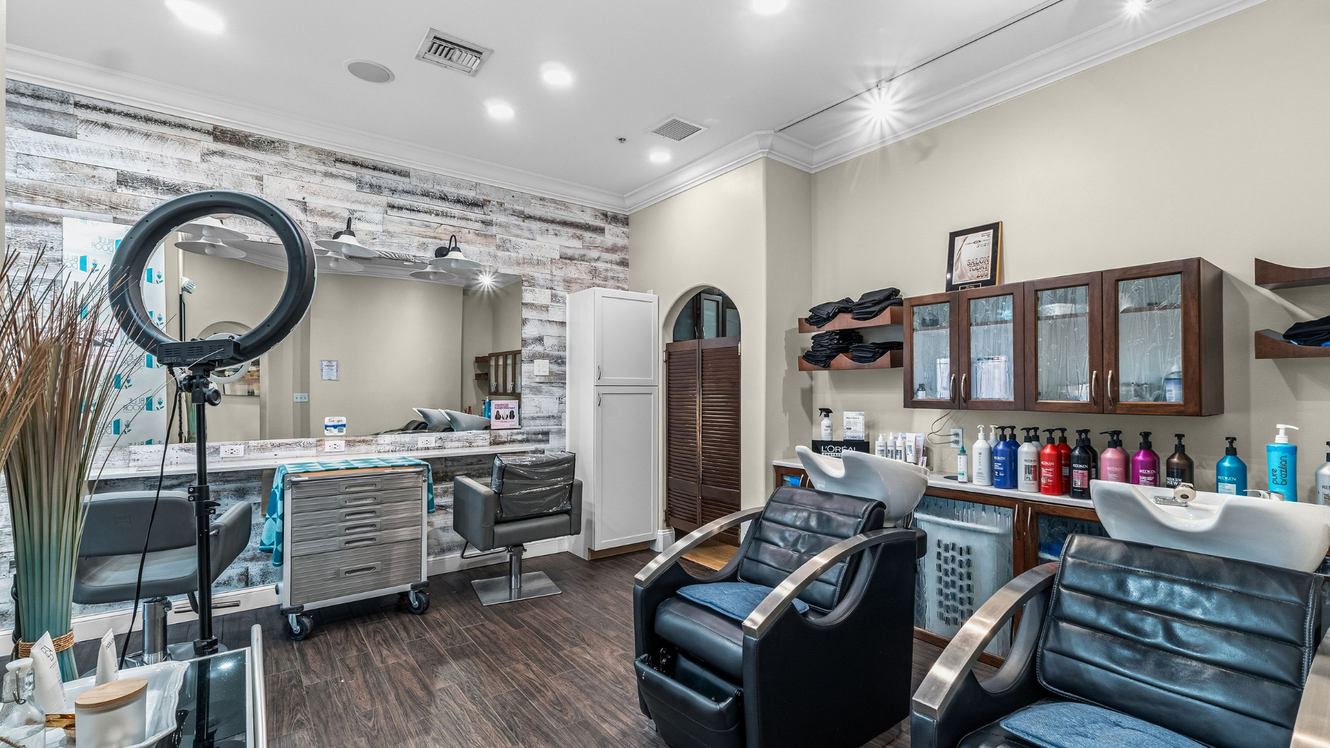 High-End Hair Artistry Design Floor