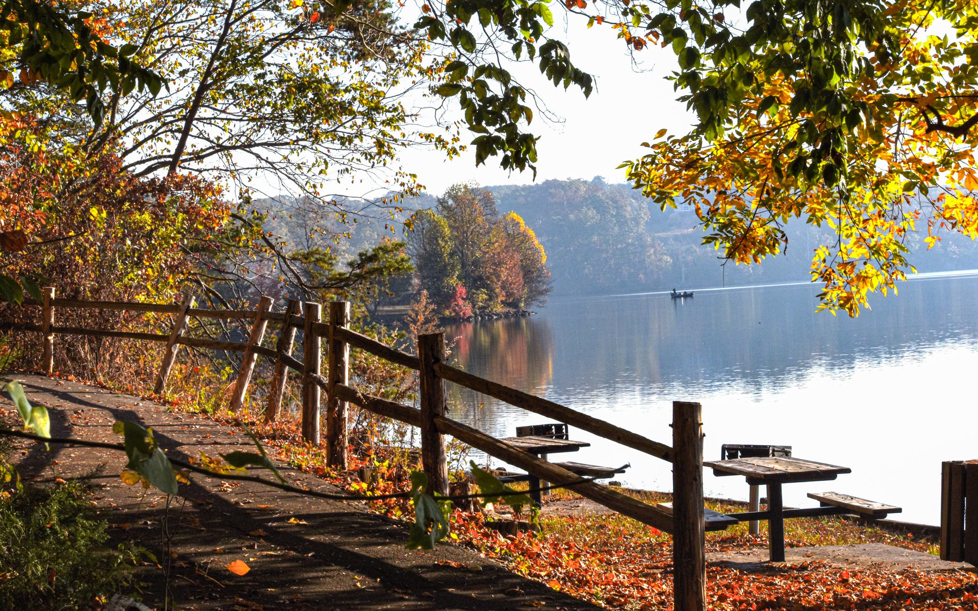 East Tennessee lake corridor with residential waterfront setting