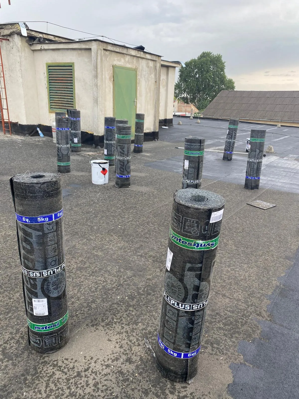 Tetőjavítás Budapesten bitumenes lemez előszékítes