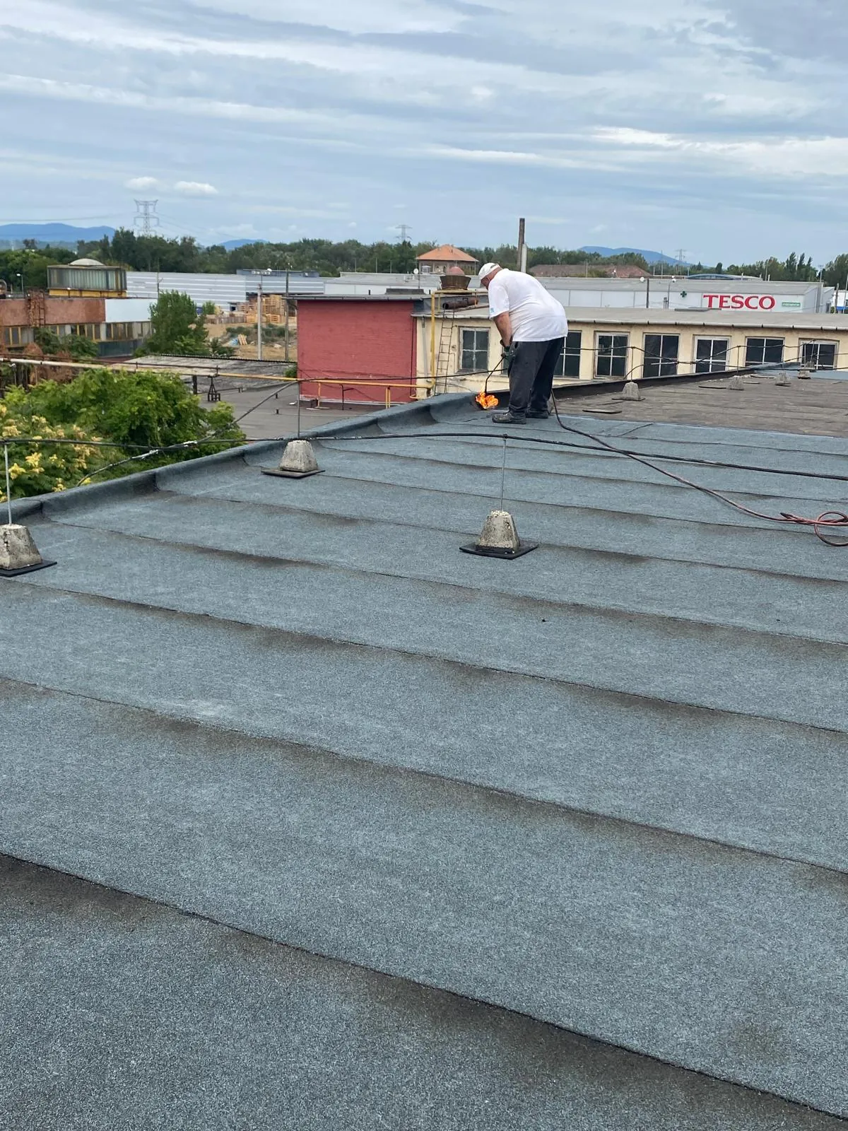 Lapostető javítás munkavégzés közben