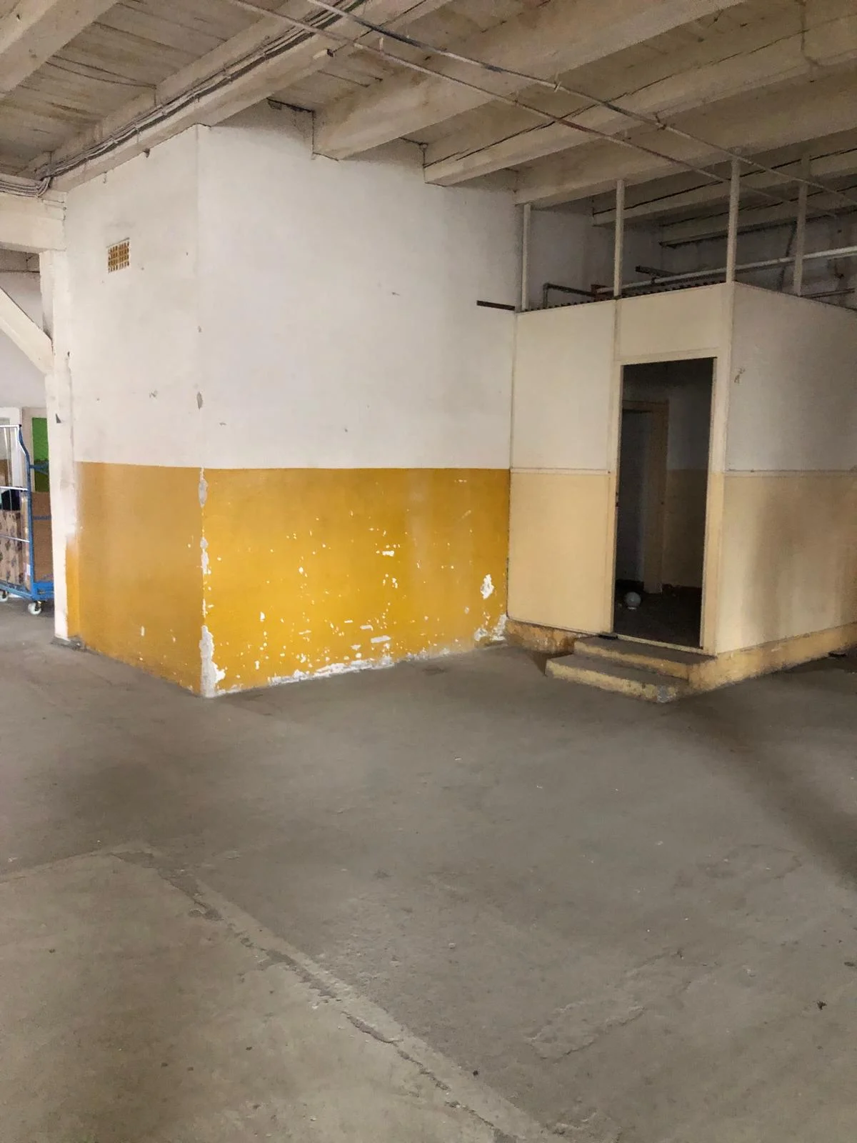 Ipari raktár átszervezés