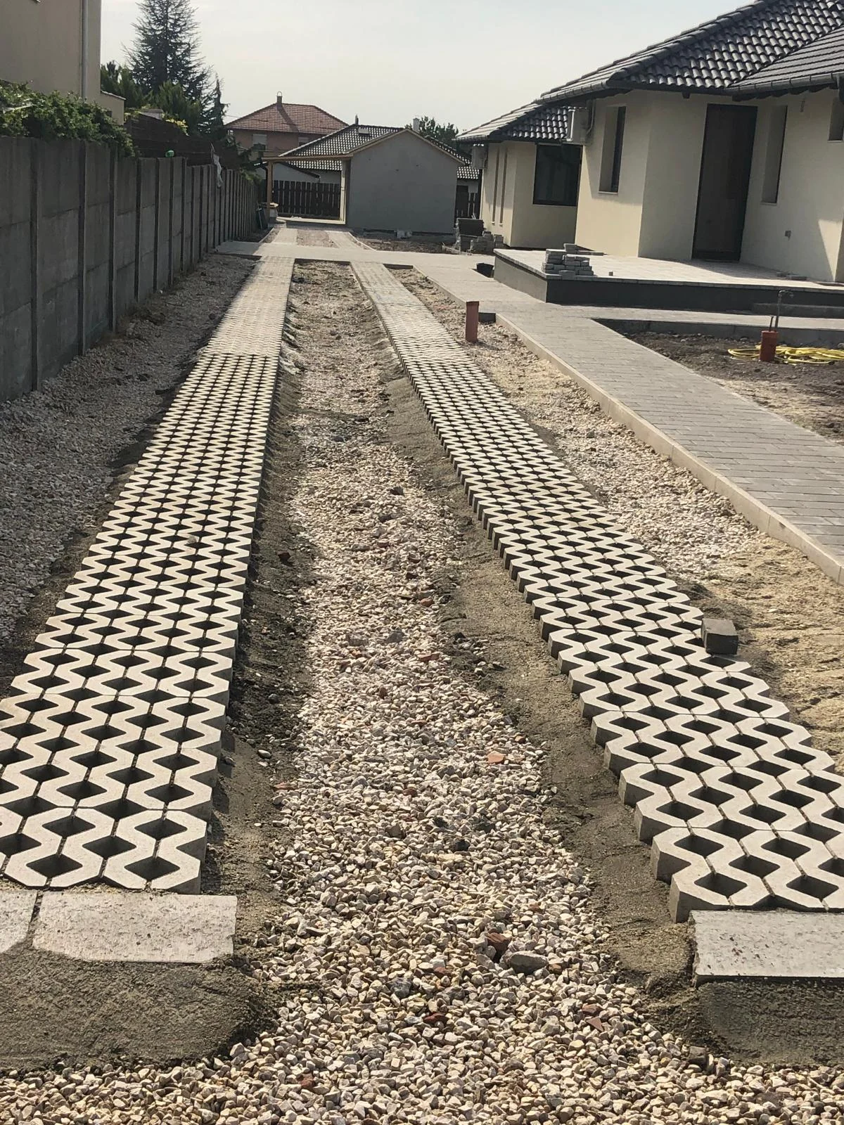 Térkővezés rácsos térkő lerakás Budapest