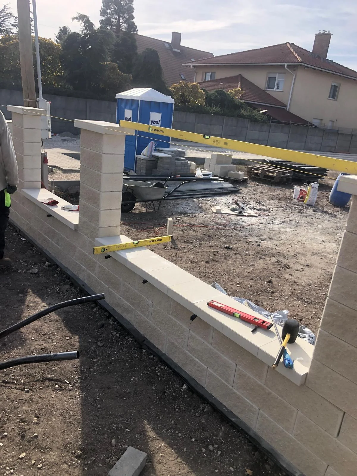 Kerítés építés utcafront