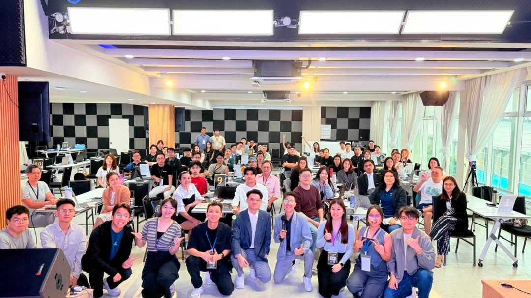 实战班现场:靠窗课室的团体合照