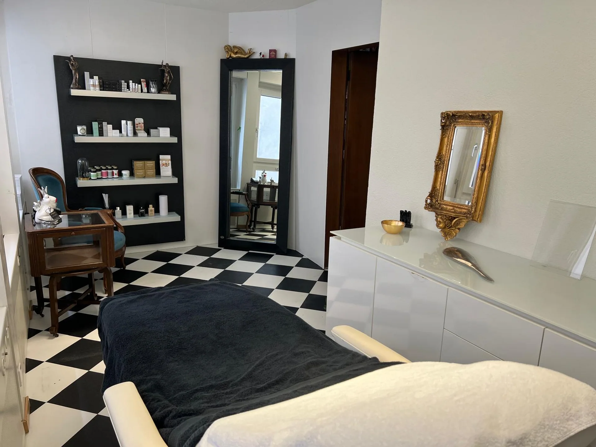 PINA Beauty Imperial Institut Zürich Kosmetikstudio Ankengasse